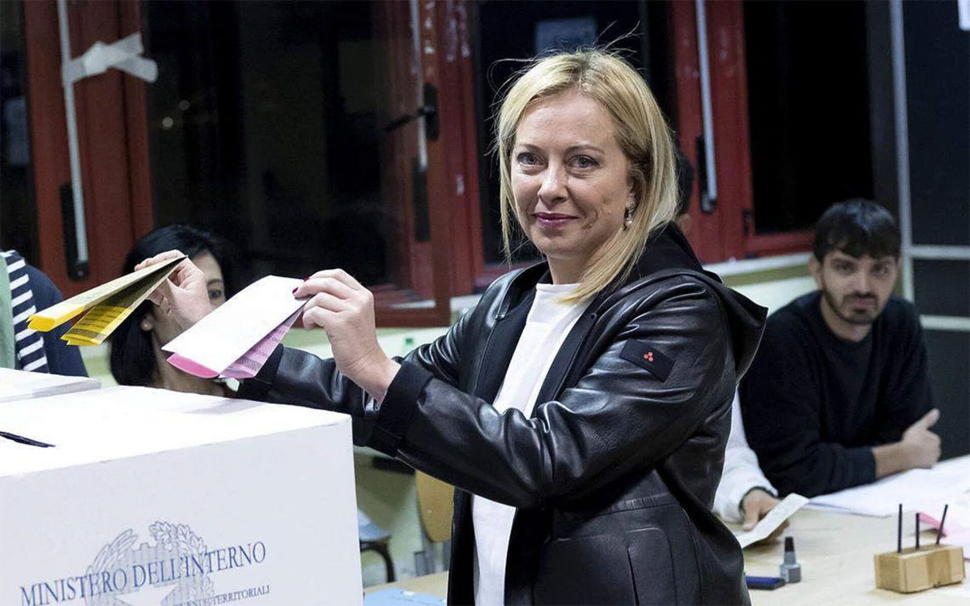 Η Τζόρτζια Μελόνι κέρδισε τις ιταλικές εκλογές και έγινε η πρώτη γυναίκα πρωθυπουργός στην Ιταλία