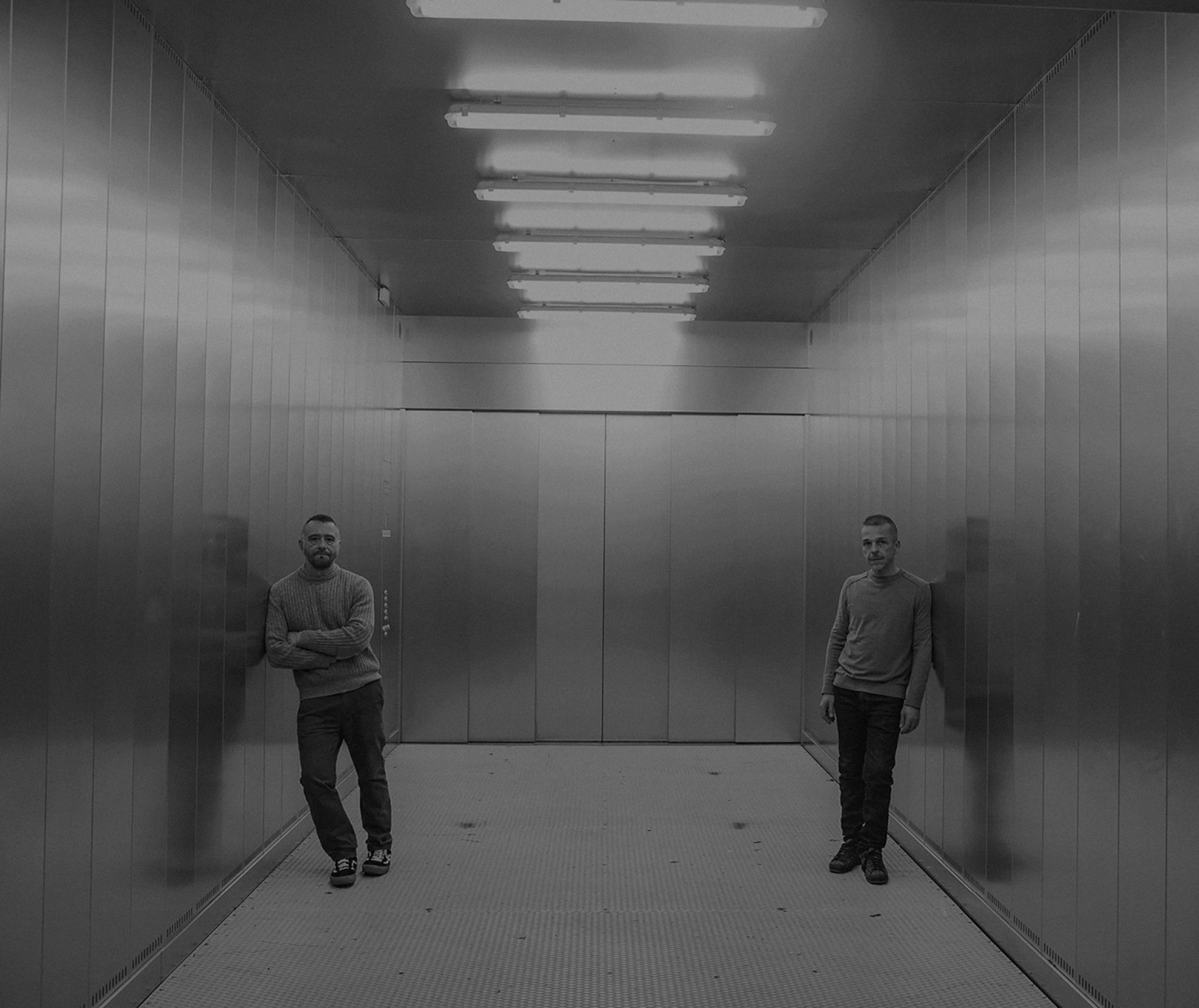 O Κωνσταντίνος Bήτα και o Νίκος Πατρελάκης μιλούν στην Athens Voice με αφορμή τον νέο κύκλο συναυλιών από το πρότζεκτ «Neapoly» στην Εναλλακτική Σκηνή της ΕΛΣ.