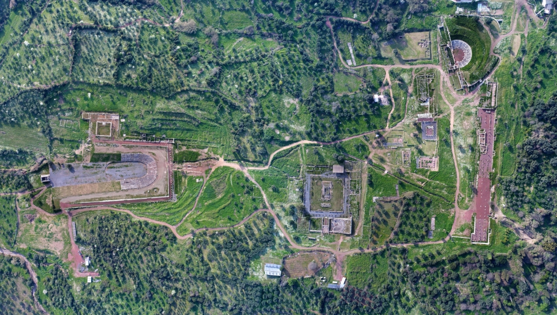 Πανοραμική άποψη του κέντρου της αρχαίας πόλης (αεροφωτογραφία)