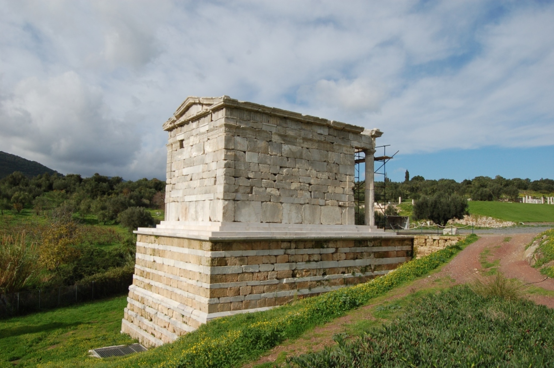 Για να μελετηθεί το υλικό, να εκπονηθεί η αρχιτεκτονική και η στατική μελέτη και να ολοκληρωθεί η αναστήλωση χρειάστηκαν περίπου 20 χρόνια.