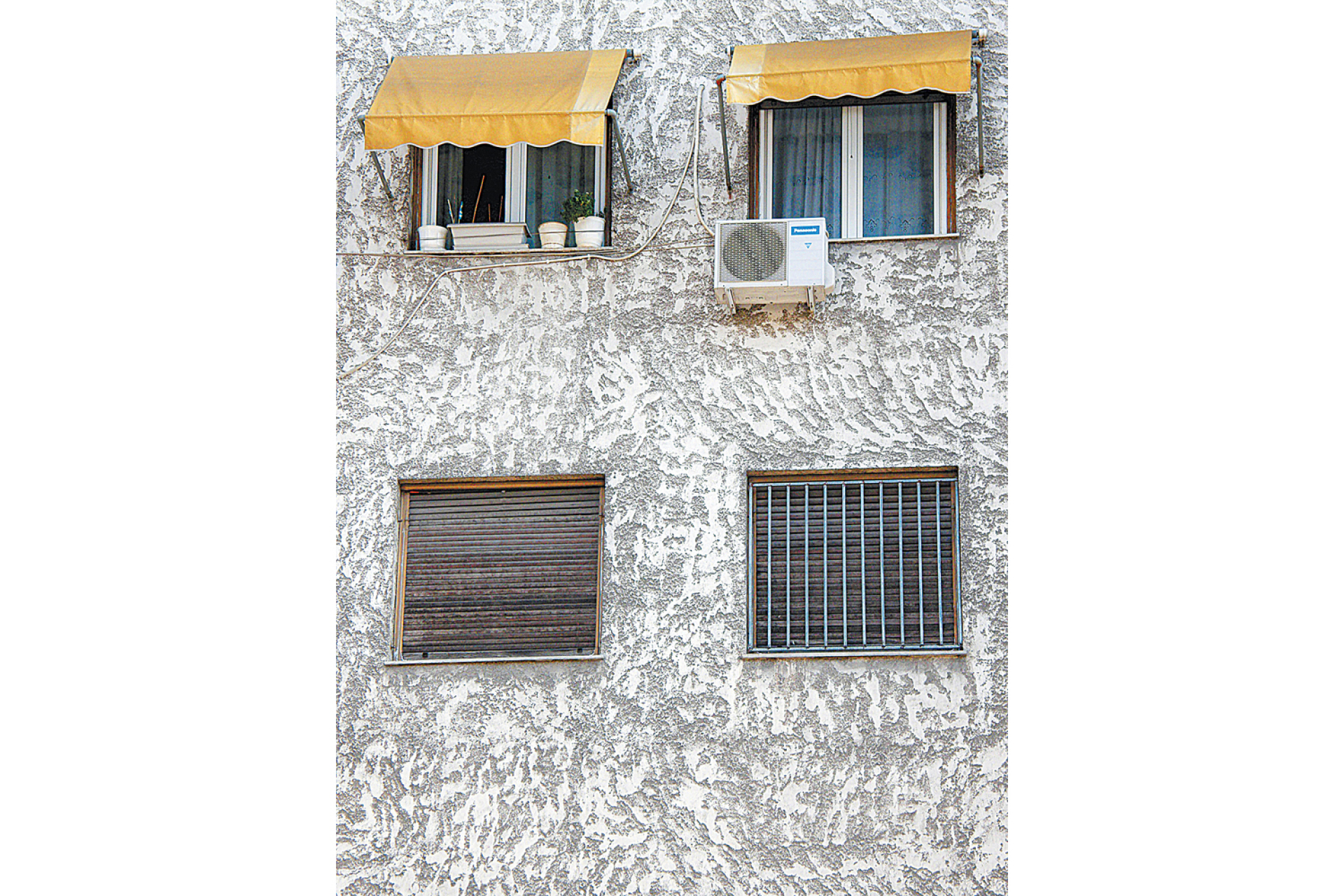 Πιτσιλωτός σοβάς που ήταν της μόδας στις αρχές και τα μέσα της δεκαετίας του ’70.