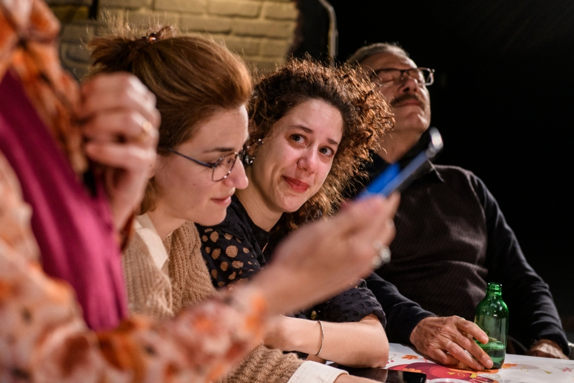 Συνέντευξη με τον Κωνσταντίνο Μαρκουλάκη για την παράσταση The Humans, που σκηνοθετεί, στο θέατρο Μουσούρη