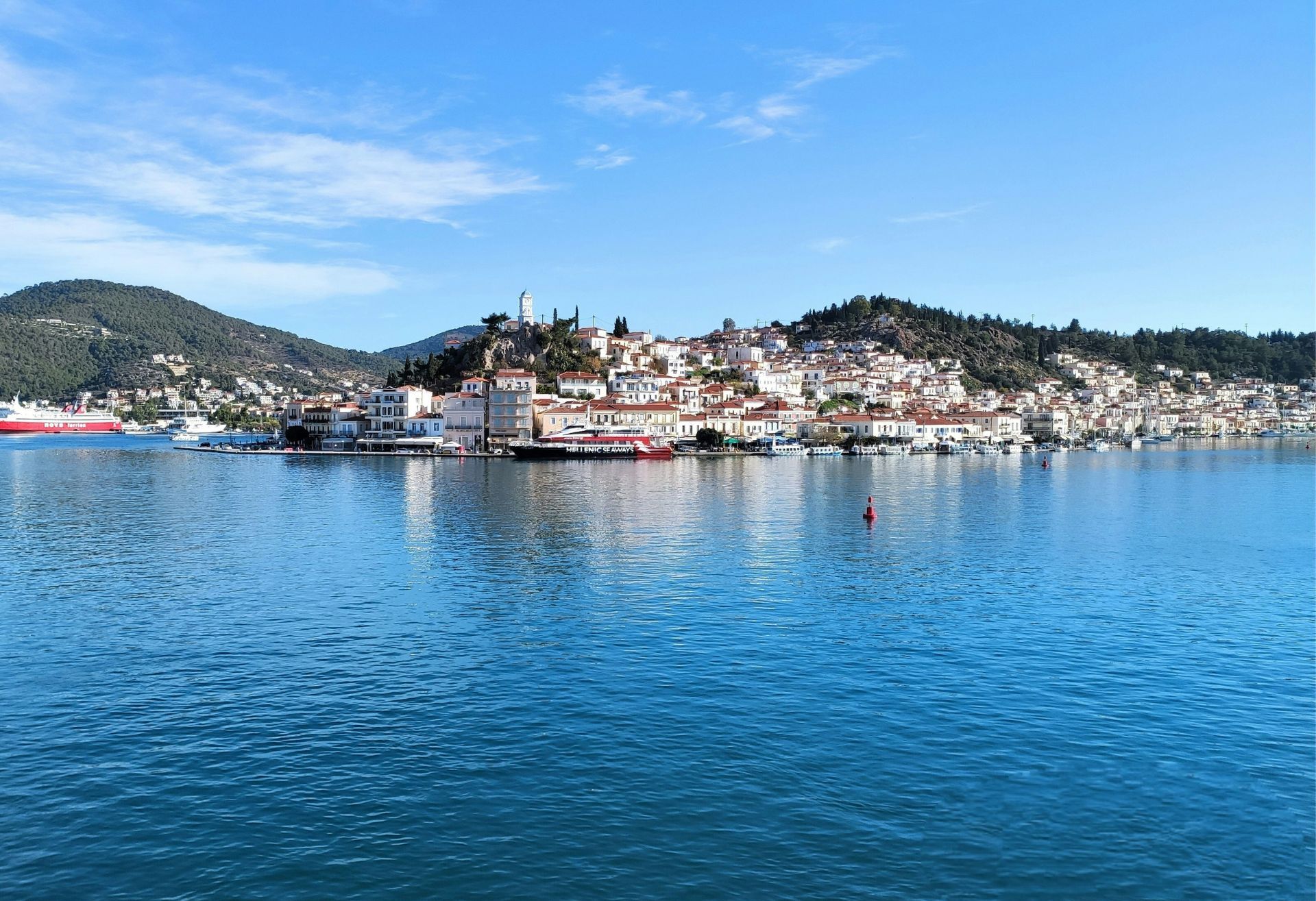 Η πόλη του Πόρου με το Ρολόι 