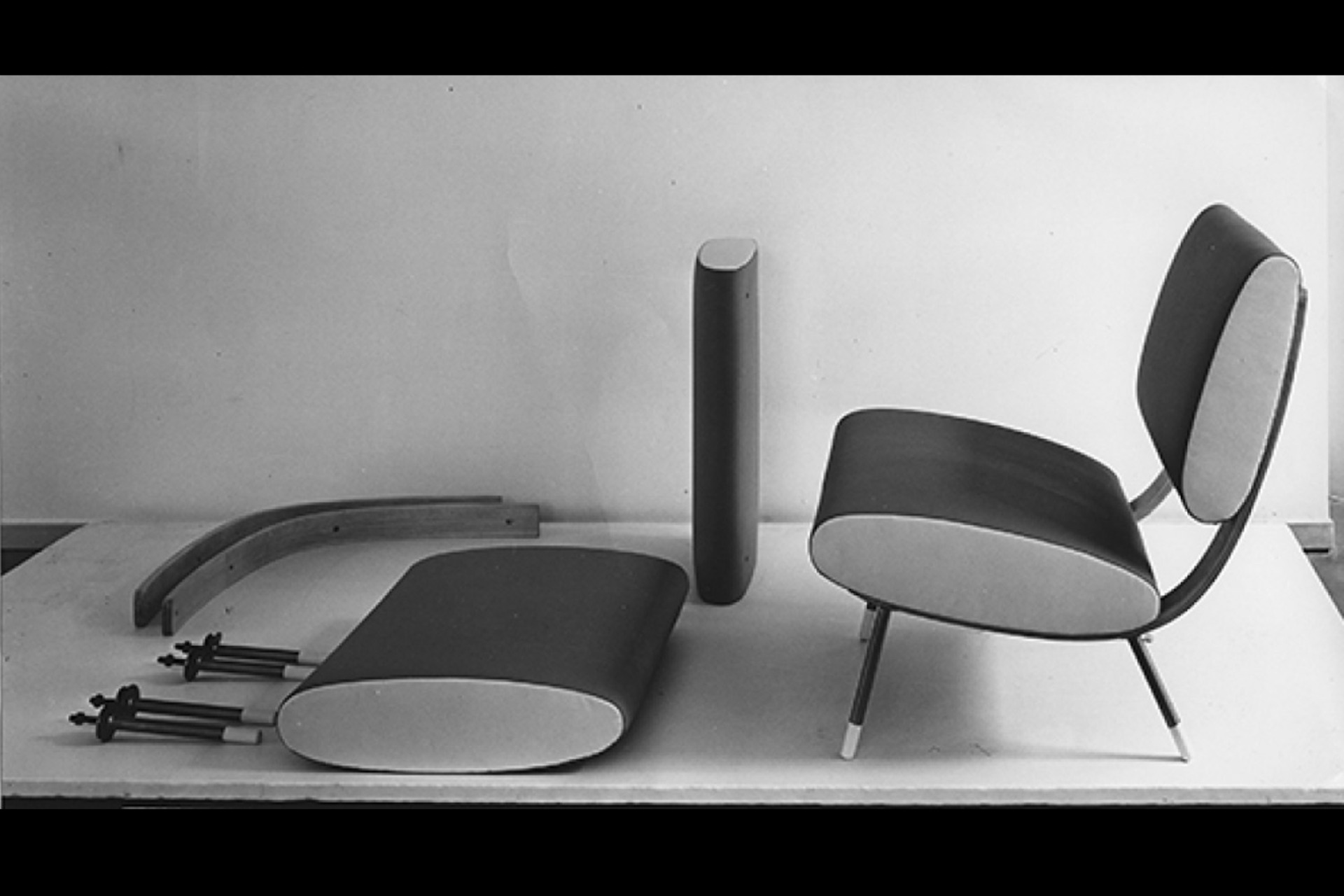  Η καρέκλα Round (D.154.5) ή «Otto Pezzi» (οκτώ κομμάτια)