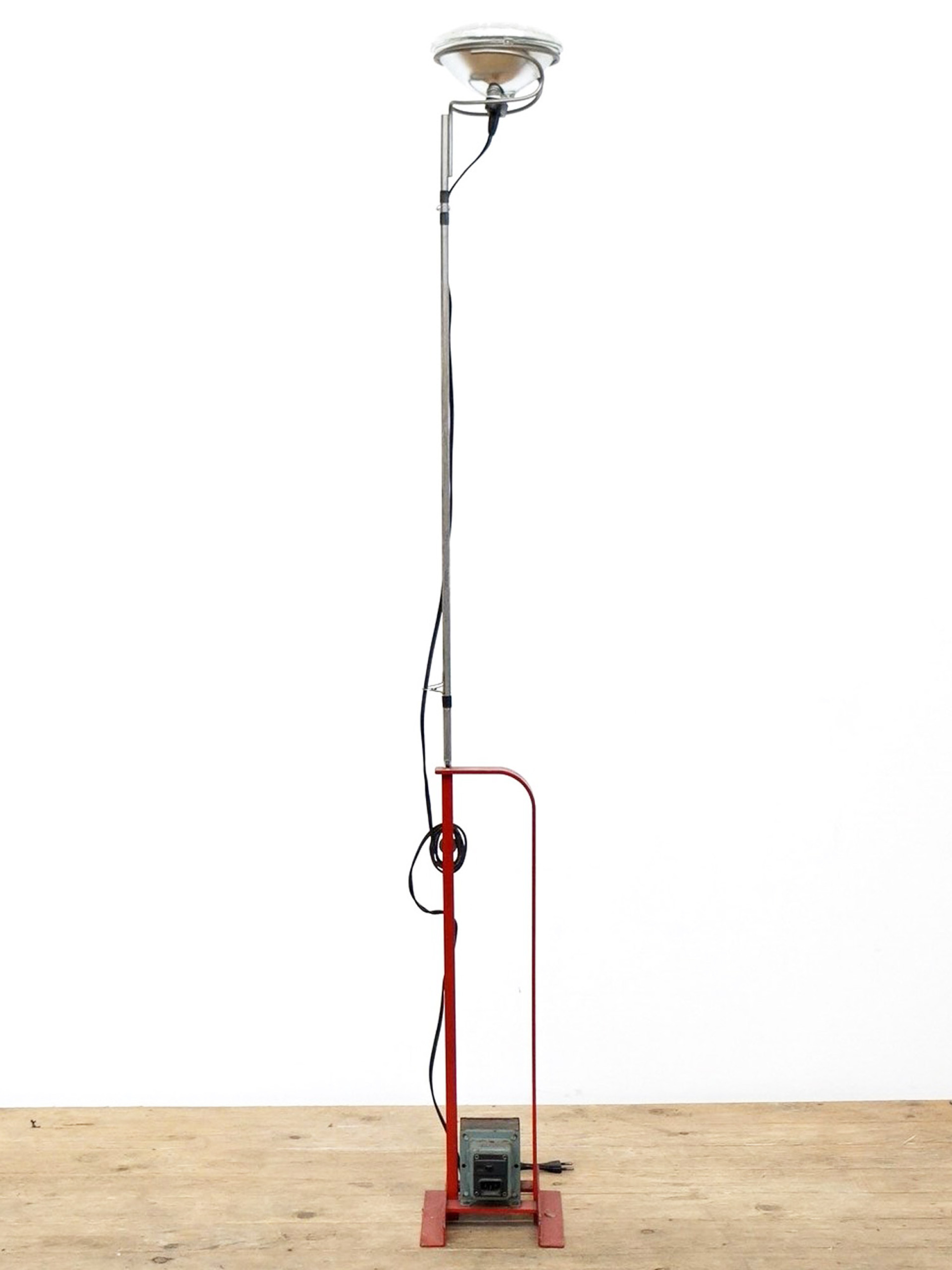 To επιδαπέδιο φωτιστικό «Toio»