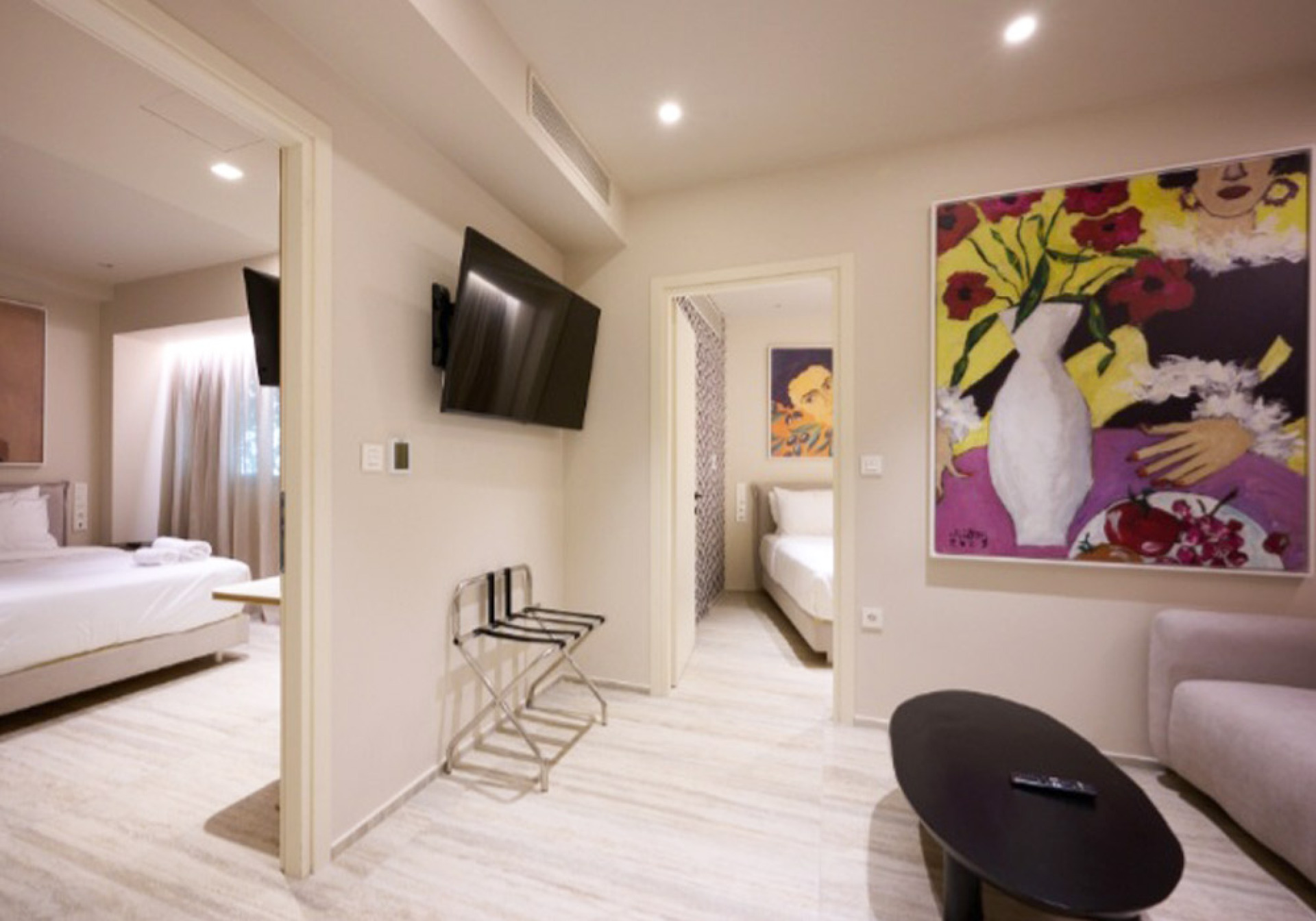 7χ7 gallery του Kirios Criton, Art room service, 7 όροφοι 7 καλλιτέχνες, δωμάτιο 301 με έργα του Milton Sarris