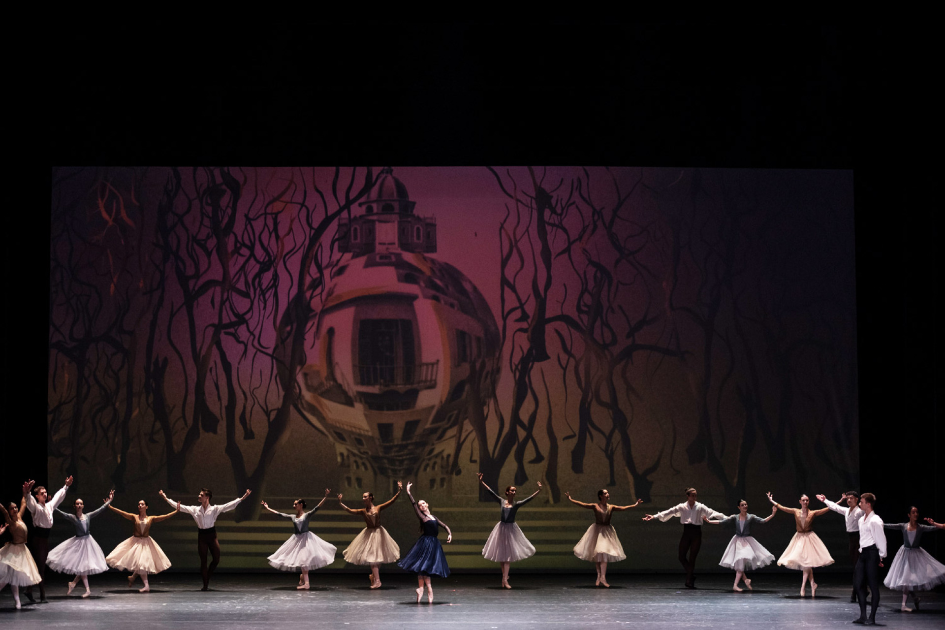 Εθνική Λυρική Σκηνή: Backstage πρόβα «Progression - Ζιζέλ»