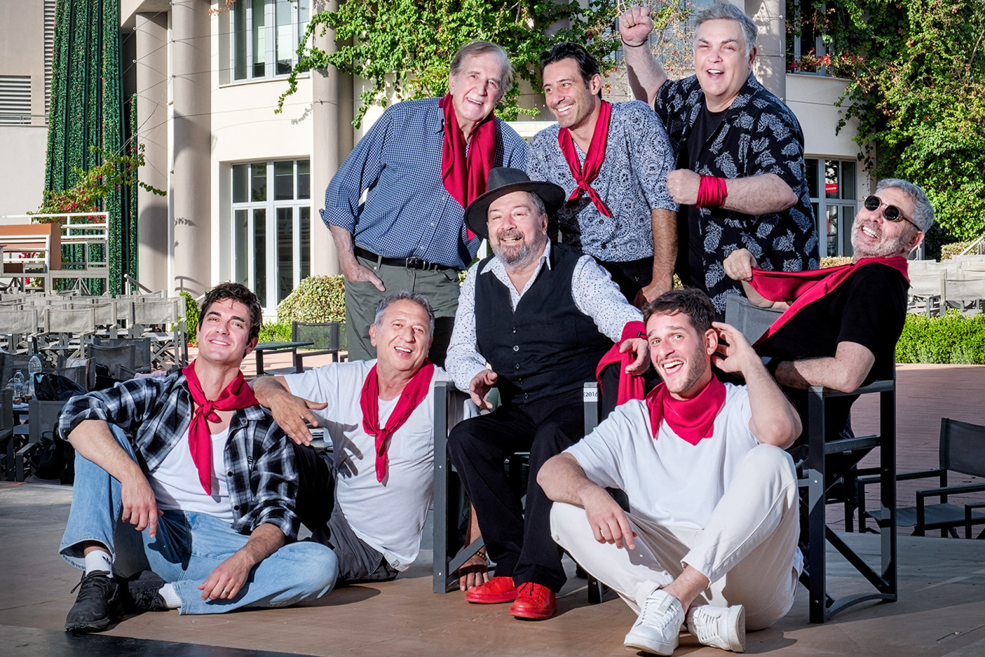 Συντελεστές της νέας επιθεώρησης του Σταμάτη Φασουλή: «Τότε, τώρα, πάντα»