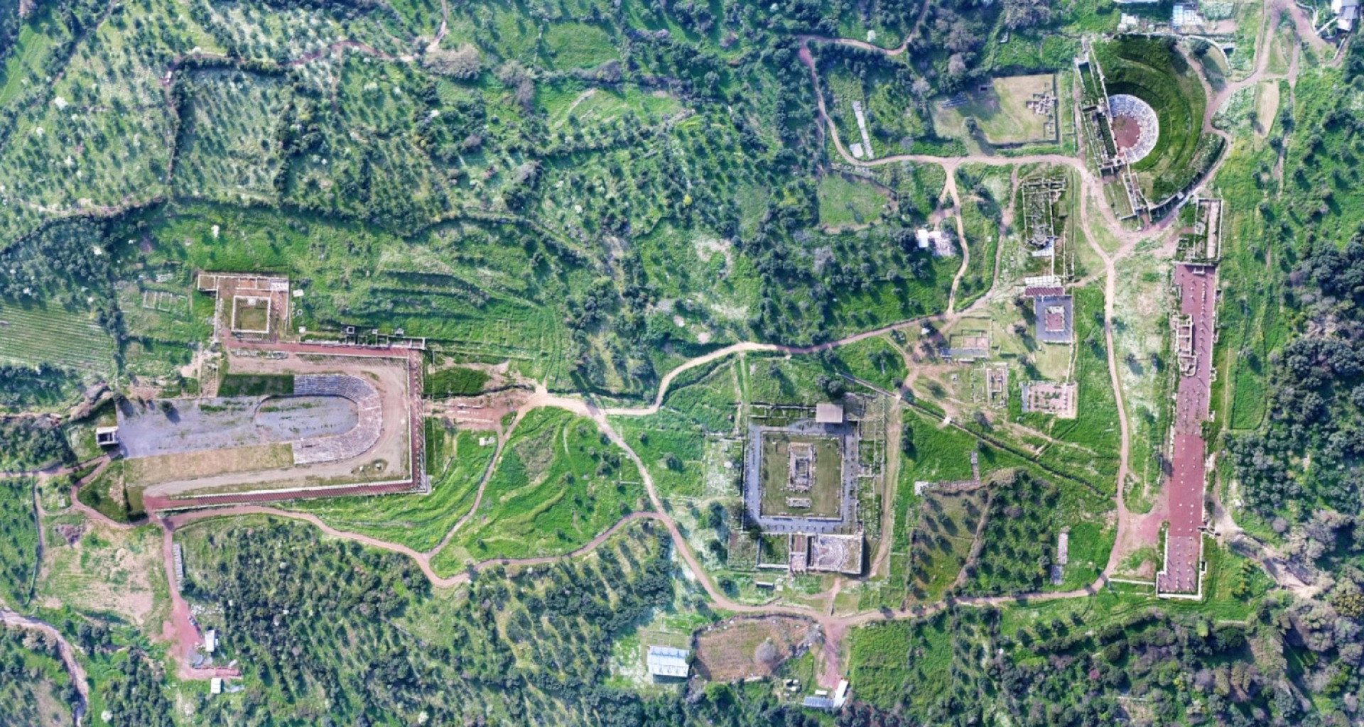 Αεροφωτογραφία: Πανοραμική άποψη του κέντρου της αρχαίας πόλης