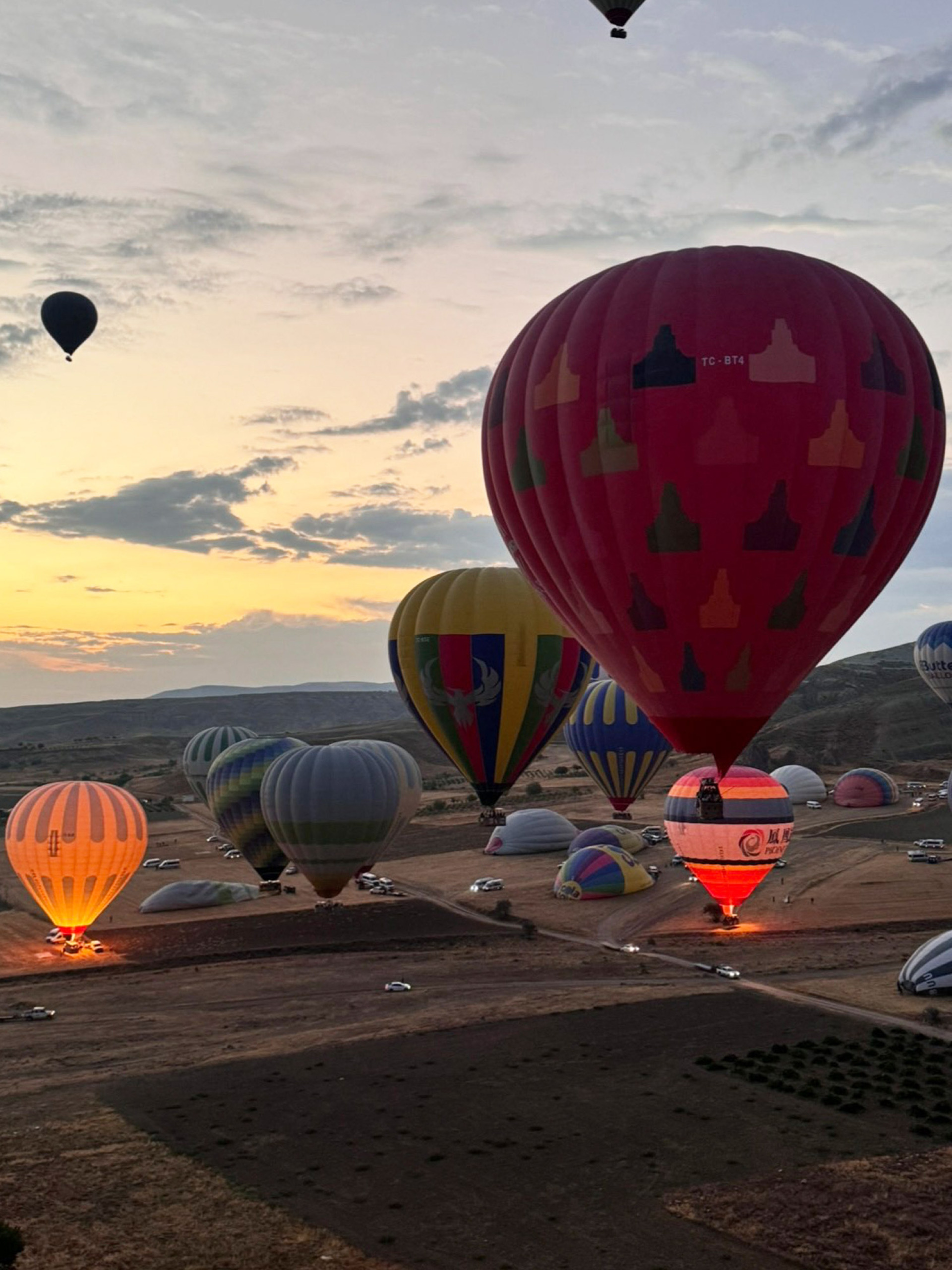 Η εμπειρία αυτή γίνεται όλο και πιο δημοφιλής κάθε χρόνο, συνδυάζοντας την απόλαυση μιας πτήσης με ανοιχτό πετούμενο και το πανέμορφο τοπίο της περιοχής