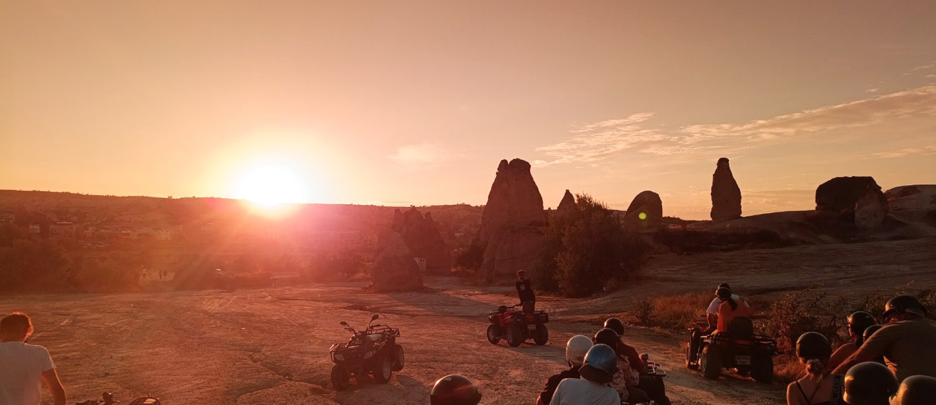 Από κοντά σε έντονες συγκινήσεις και η πορεία με τις τετράτροχες μοτοσυκλέτες, γνωστές ως «γουρούνες»