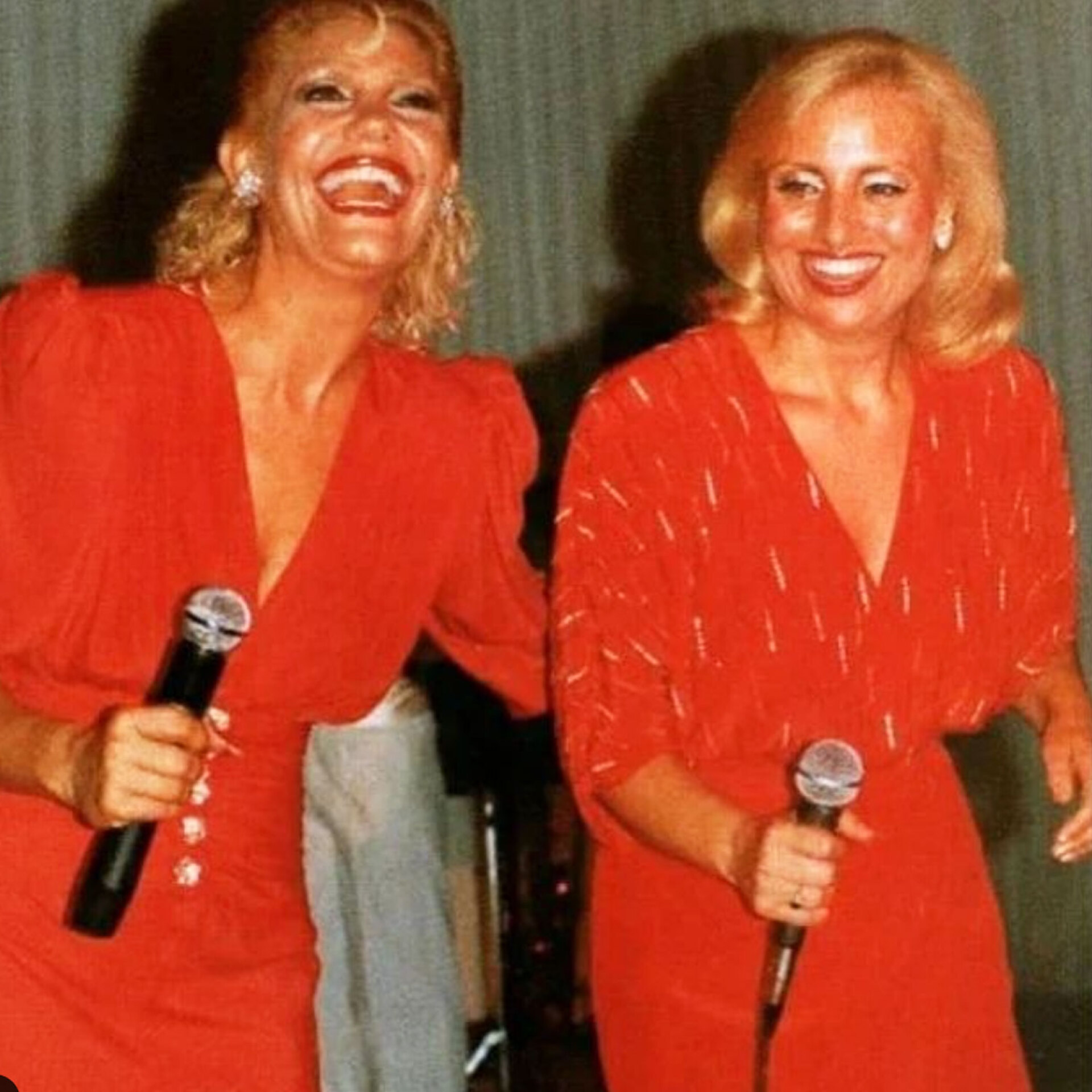 Η Μαρινέλλα με την Βίκυ Μοσχολιού