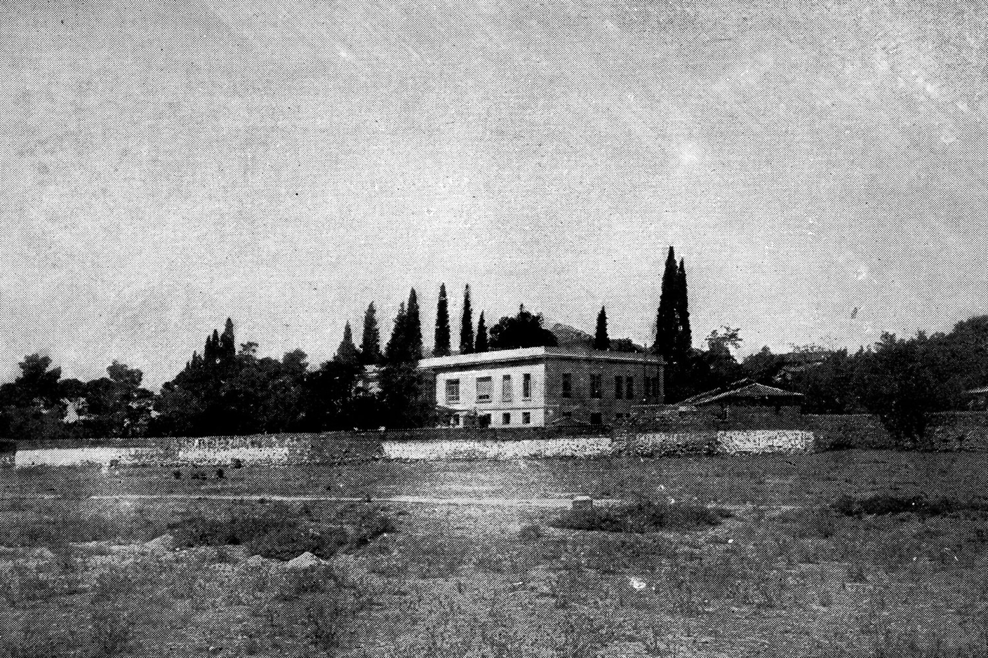 1922, Το κεντρικό κτίριο του Ινστιτούτου. Ο χωματόδρομος μπροστά είναι η σημερινή Βασιλίσσης Σοφίας