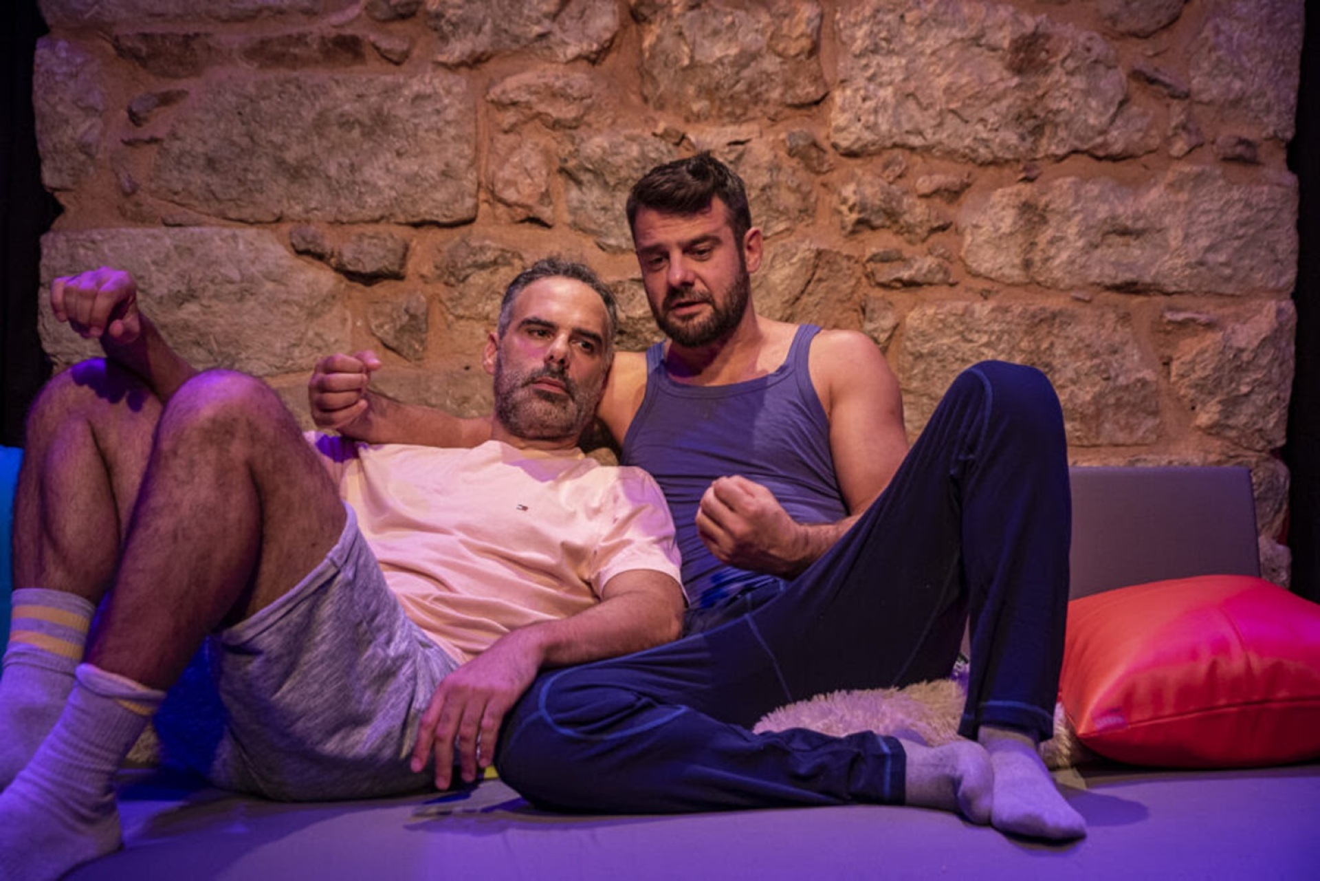 «Κράτα με» στο Εν Αθήναις