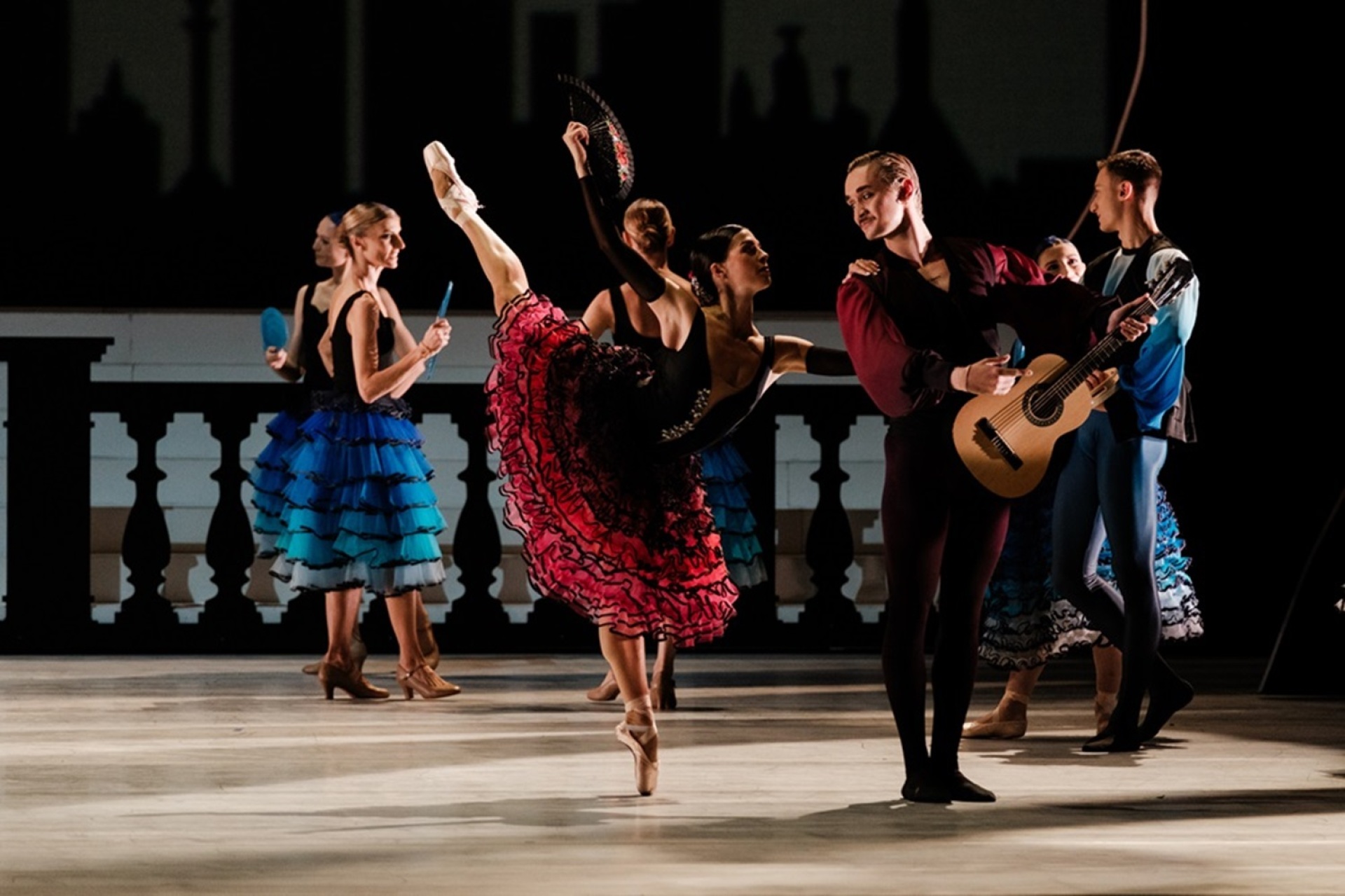 Πάμε θέατρο τα Χριστούγεννα; 60 παραστάσεις που προτείνουμε