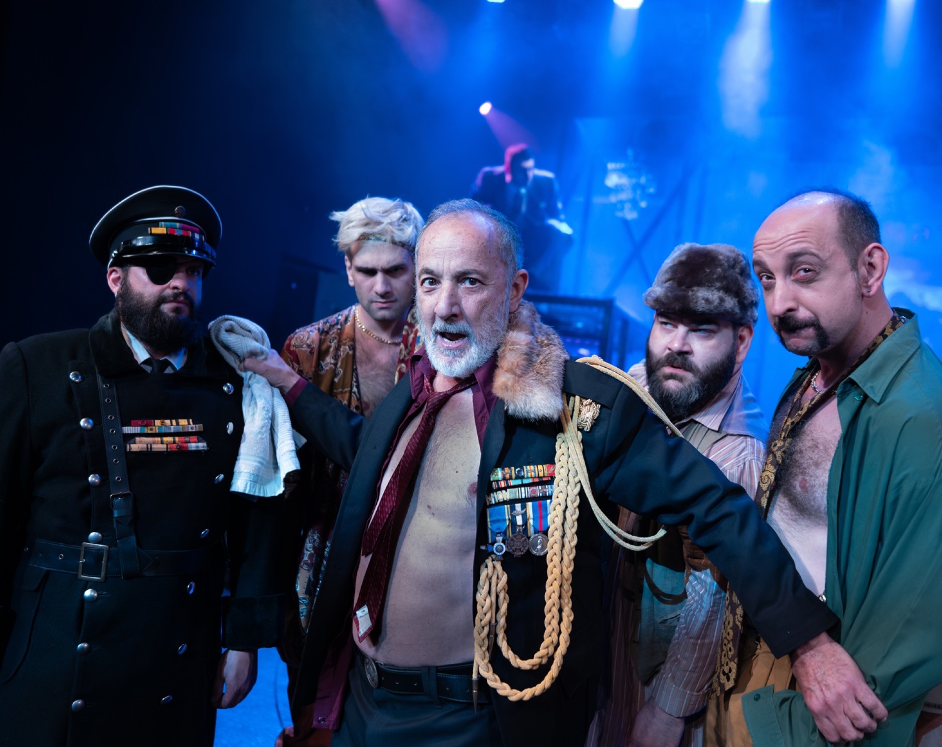 Πάμε θέατρο τα Χριστούγεννα; 60 παραστάσεις που προτείνουμε