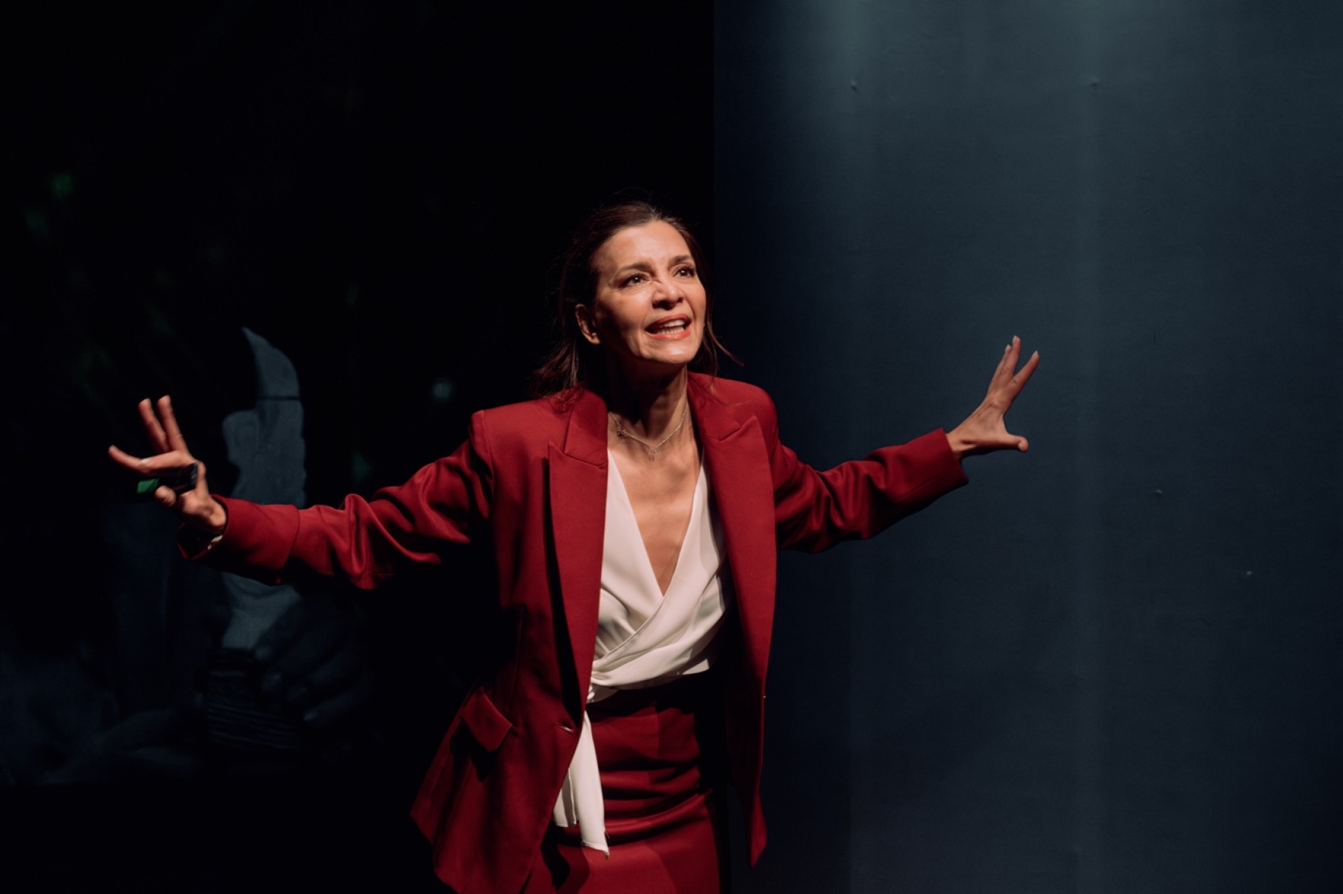 Πάμε θέατρο τα Χριστούγεννα; 60 παραστάσεις που προτείνουμε