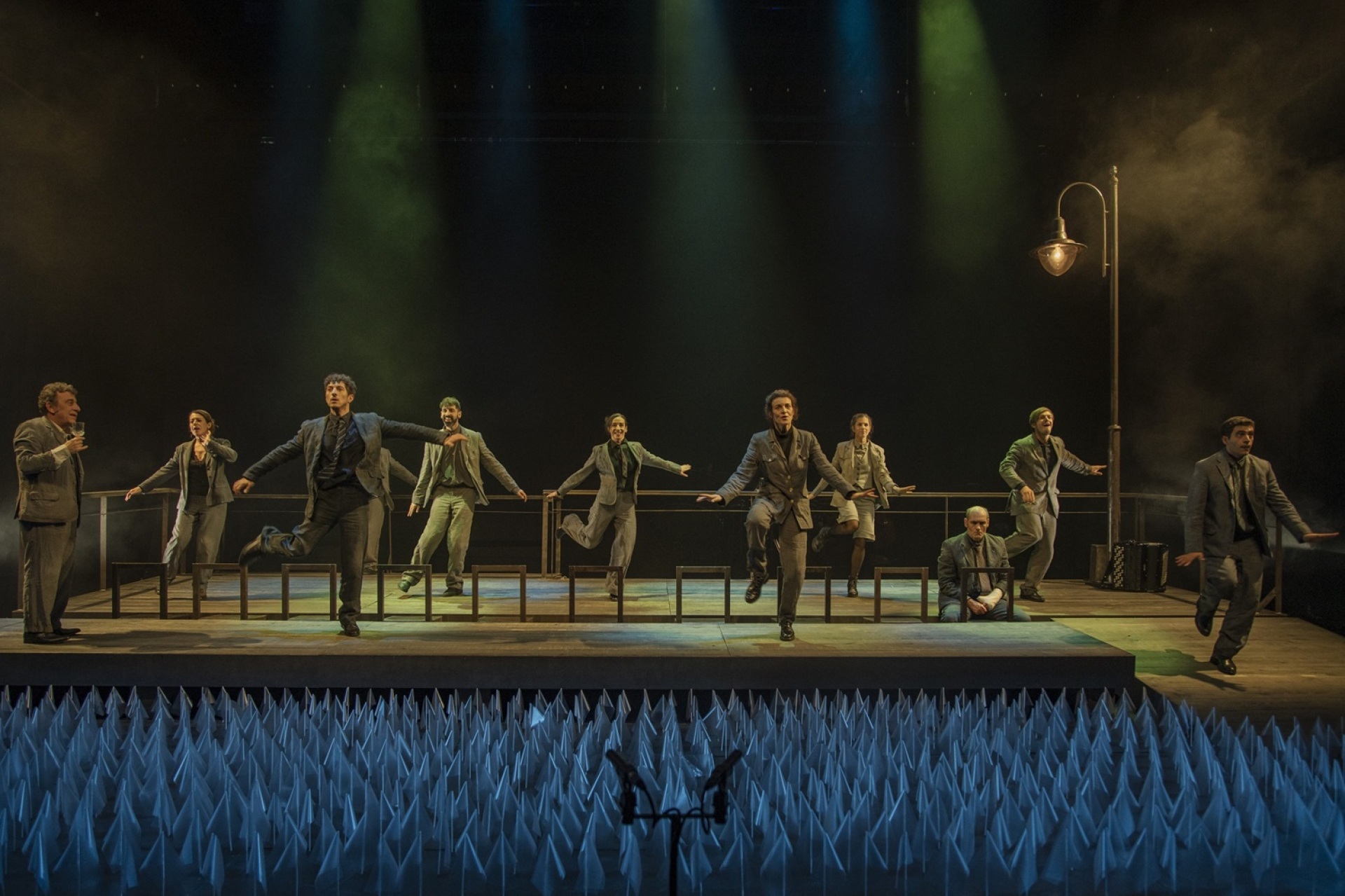 Πάμε θέατρο τα Χριστούγεννα; 60 παραστάσεις που προτείνουμε