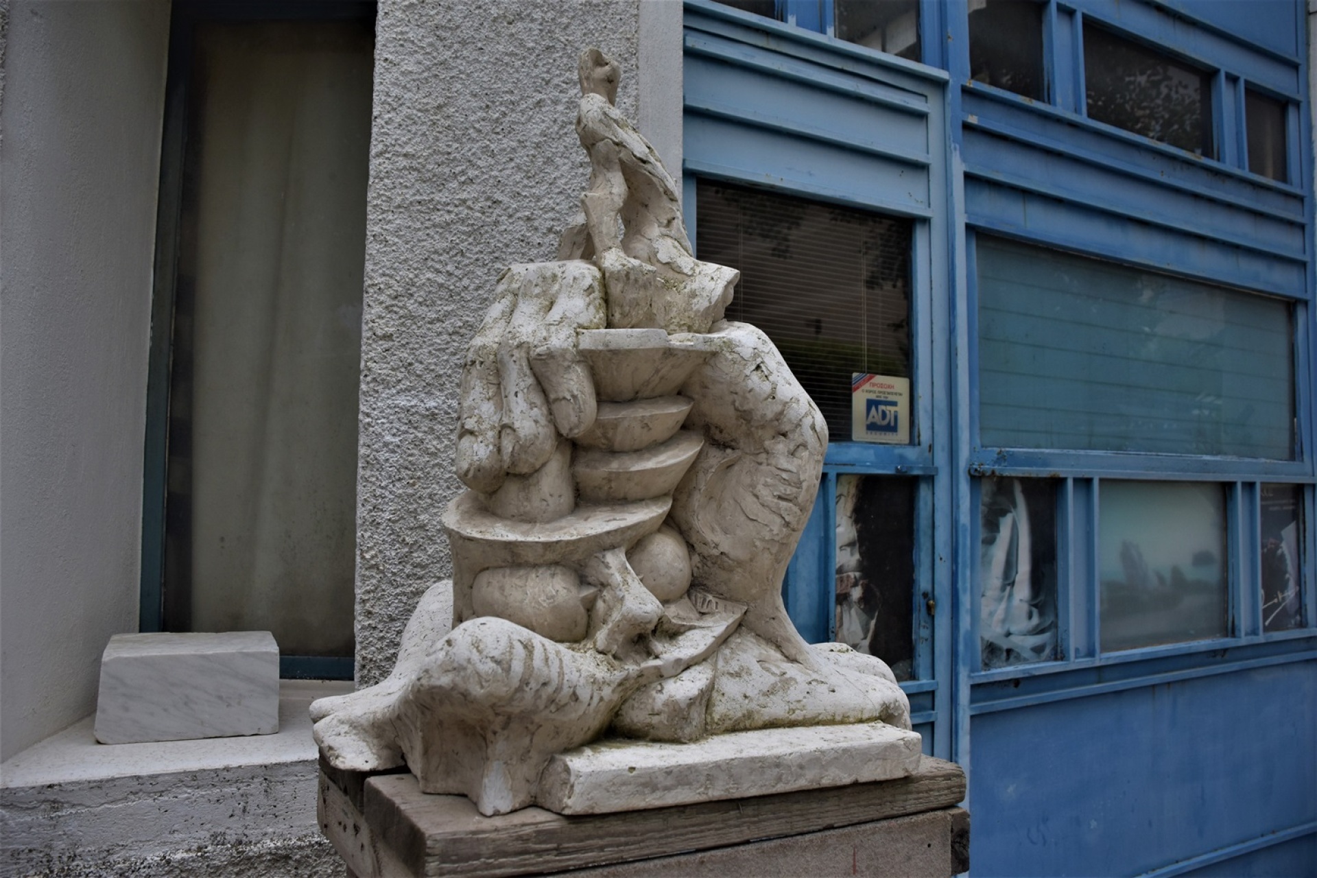 Λίλη Τσίγκου: στο ατελιέ 11 καταξιωμένων καλλιτεχνών