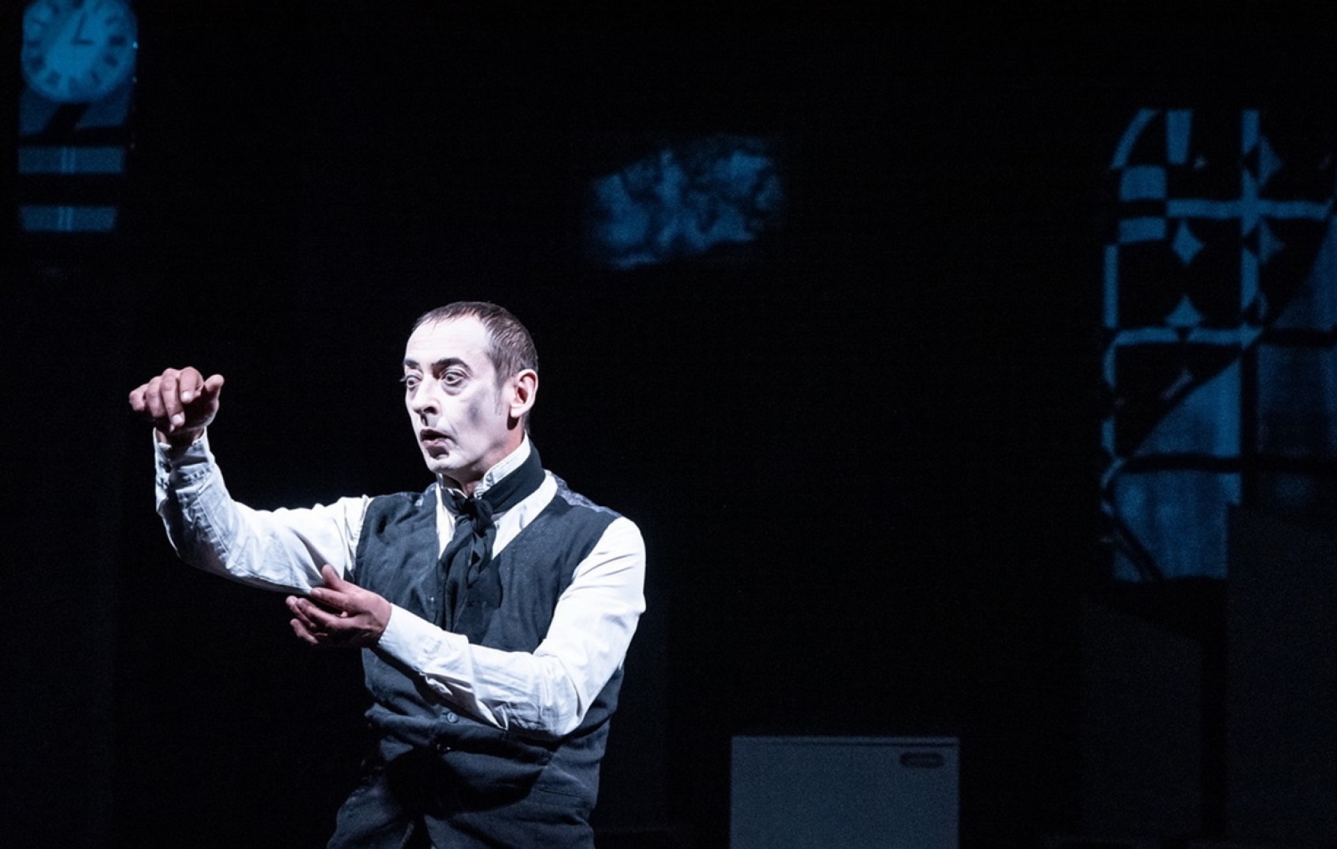 Nomferatu σε σκηνοθεσία Johny O. στο θέατρο Φούρνος