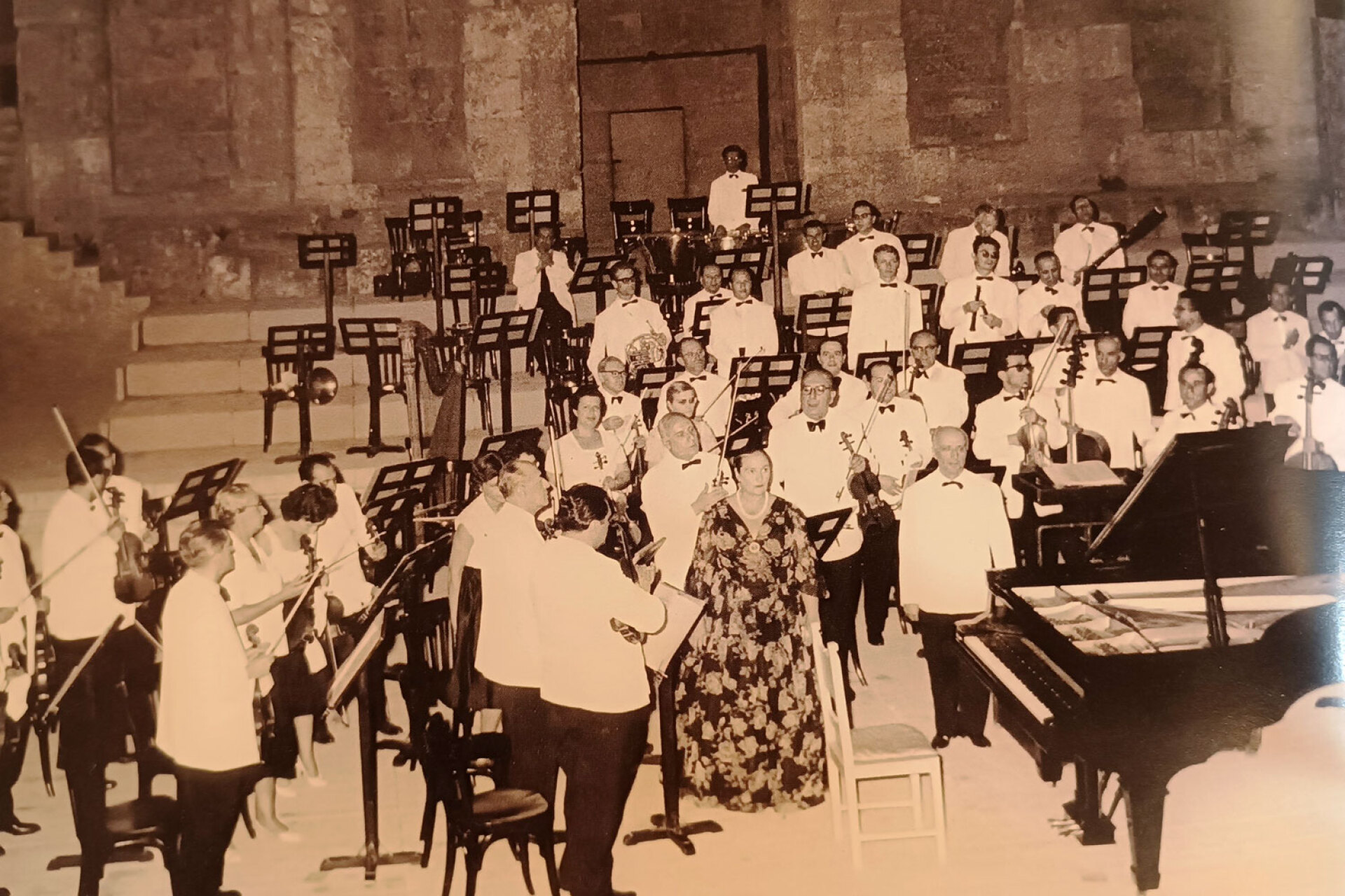 Η Τζίνα Μπαχάουερ σε συναυλία της Κ.Ο.Α. υπό τον Θεόδωρο Βαβαγιάννη, 1960