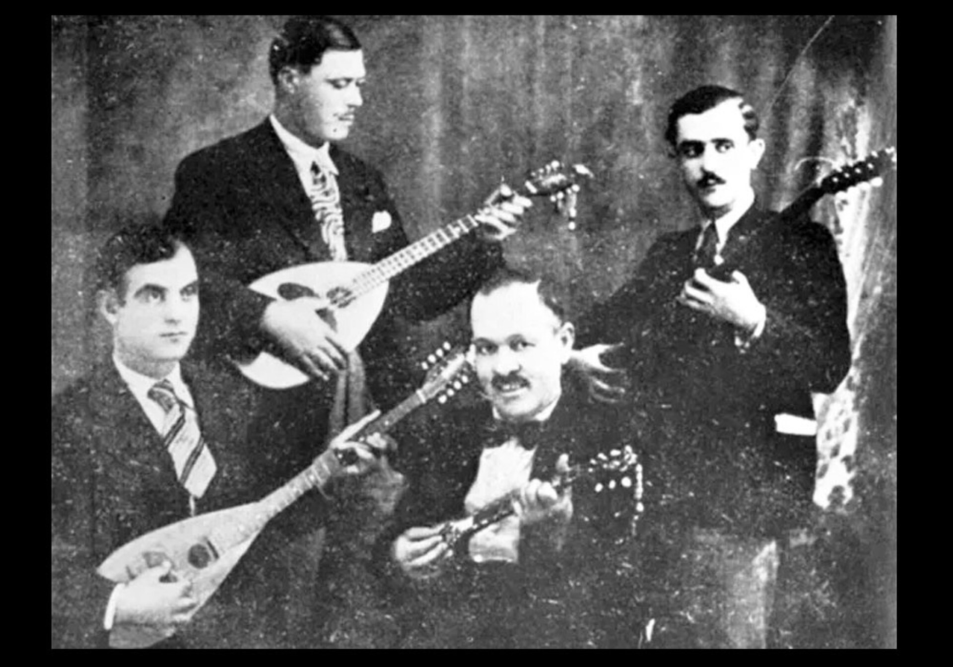 Ξακουστή Τετράς του Πειραιά: Μάρκος Βαμβακάρης, Γιώργος Μπάτης, Στράτος Παγιουμτζής και Ανέστης Δελιάς