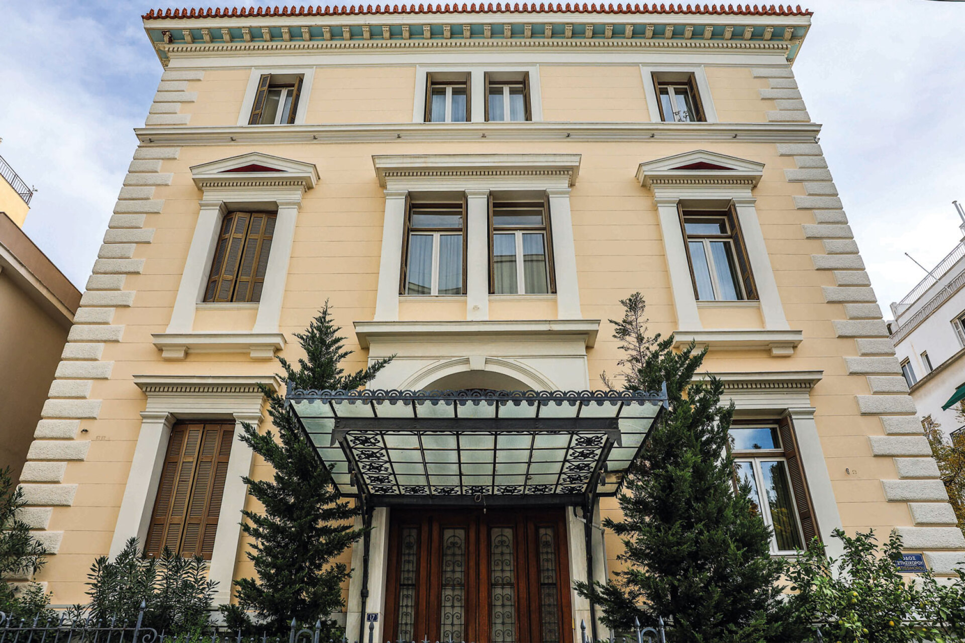 Το κτίριο όπου στεγάζεται η Γραμματεία της Προεδρίας της Δημοκρατίας έχει τρεις κύριους υπέργειους ορόφους και ημιυπόγειο όροφο