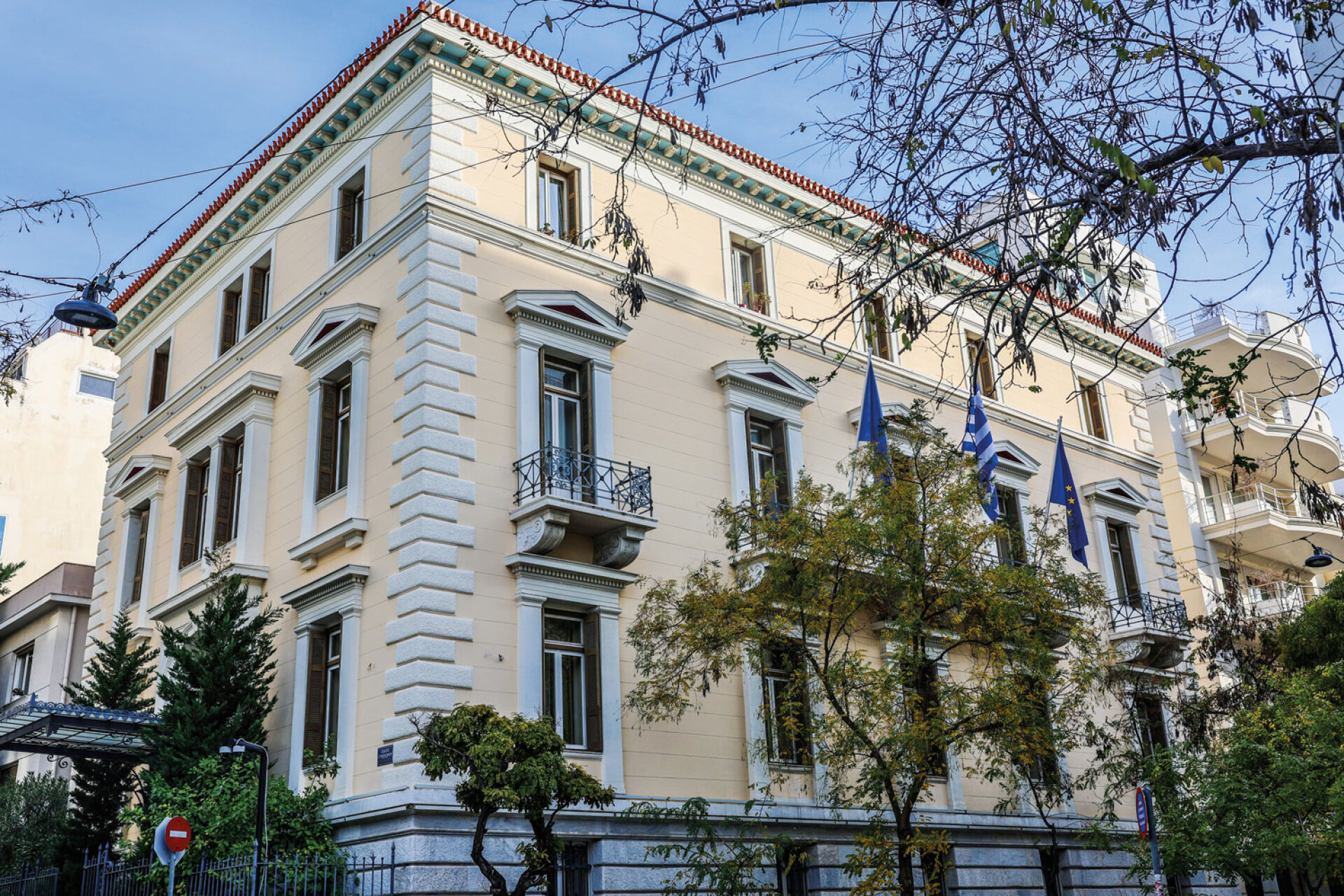 Το κτίριο όπου στεγάζεται η Γραμματεία της Προεδρίας της Δημοκρατίας έχει τρεις κύριους υπέργειους ορόφους και ημιυπόγειο όροφο