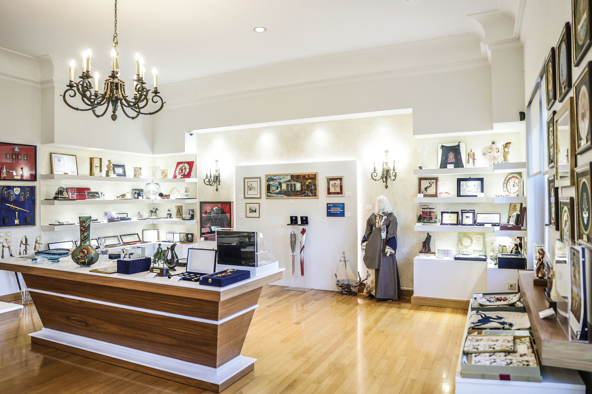 Δώρα που έχει λάβει από την αρχή της θητείας της, τονίζοντας ότι ανήκουν στον θεσμό και όχι στο πρόσωπο του εκάστοτε Προέδρου