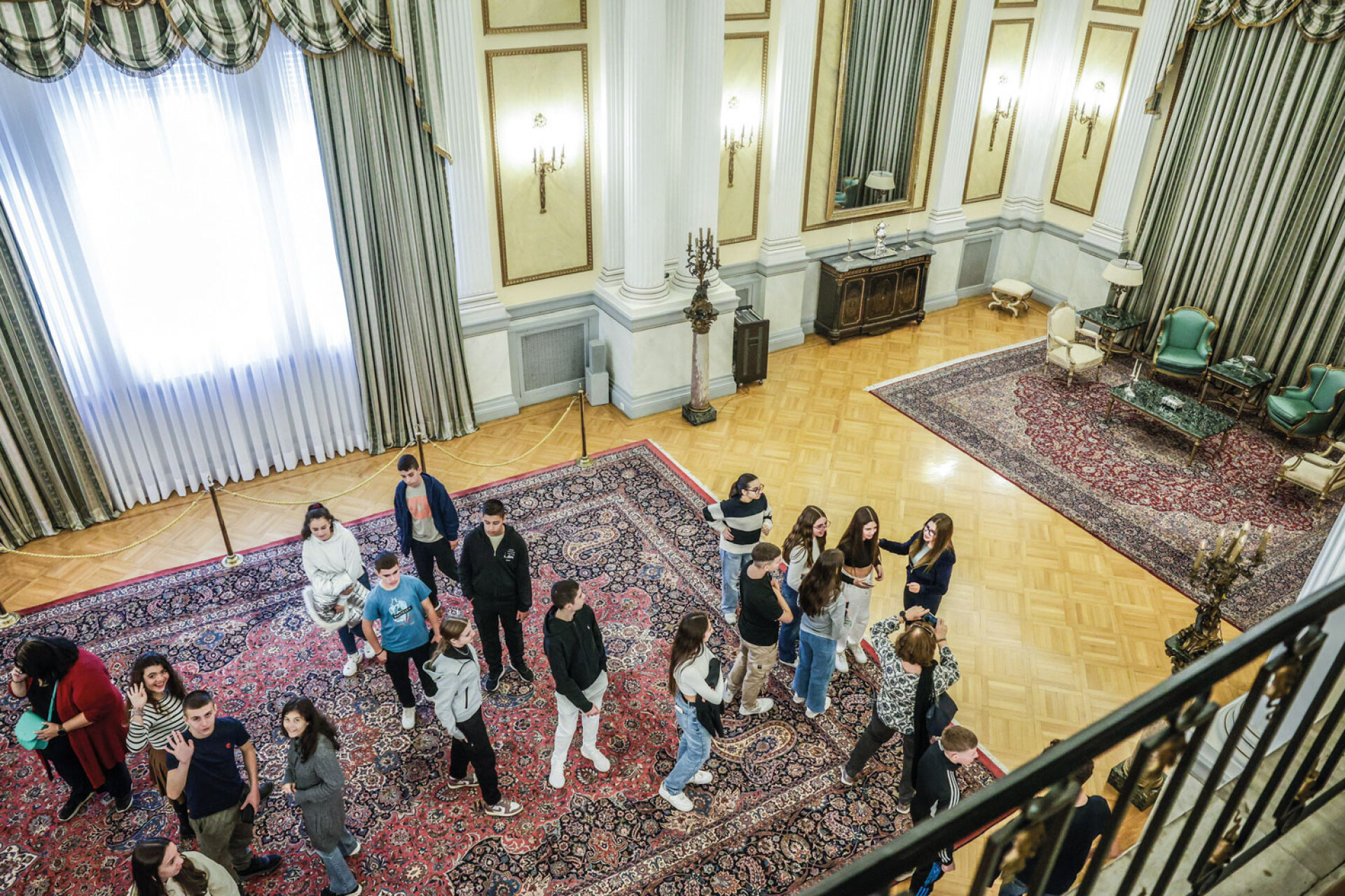 Στην αίθουσα αυτή, όπου οι ξένοι Πρέσβεις επιδίδουν τα διαπιστευτήριά τους στην Πρόεδρο της Δημοκρατίας, όπου τελείται η επίδοση τιμητικών διακρίσεων και ορκίζονται τα μέλη της Κυβέρνησης