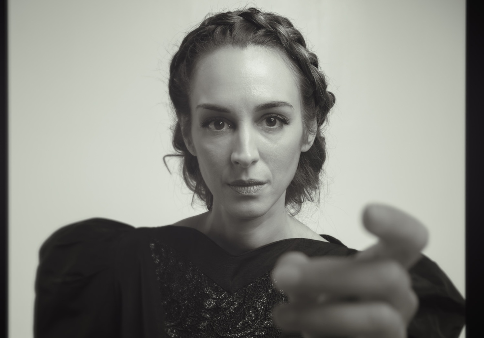 Η Βίκυ Παπαδοπούλου στον ρόλο της Ματζ Κένταλ στο «Ο άνθρωπος ελέφαντας- έτσι τον είπαν»