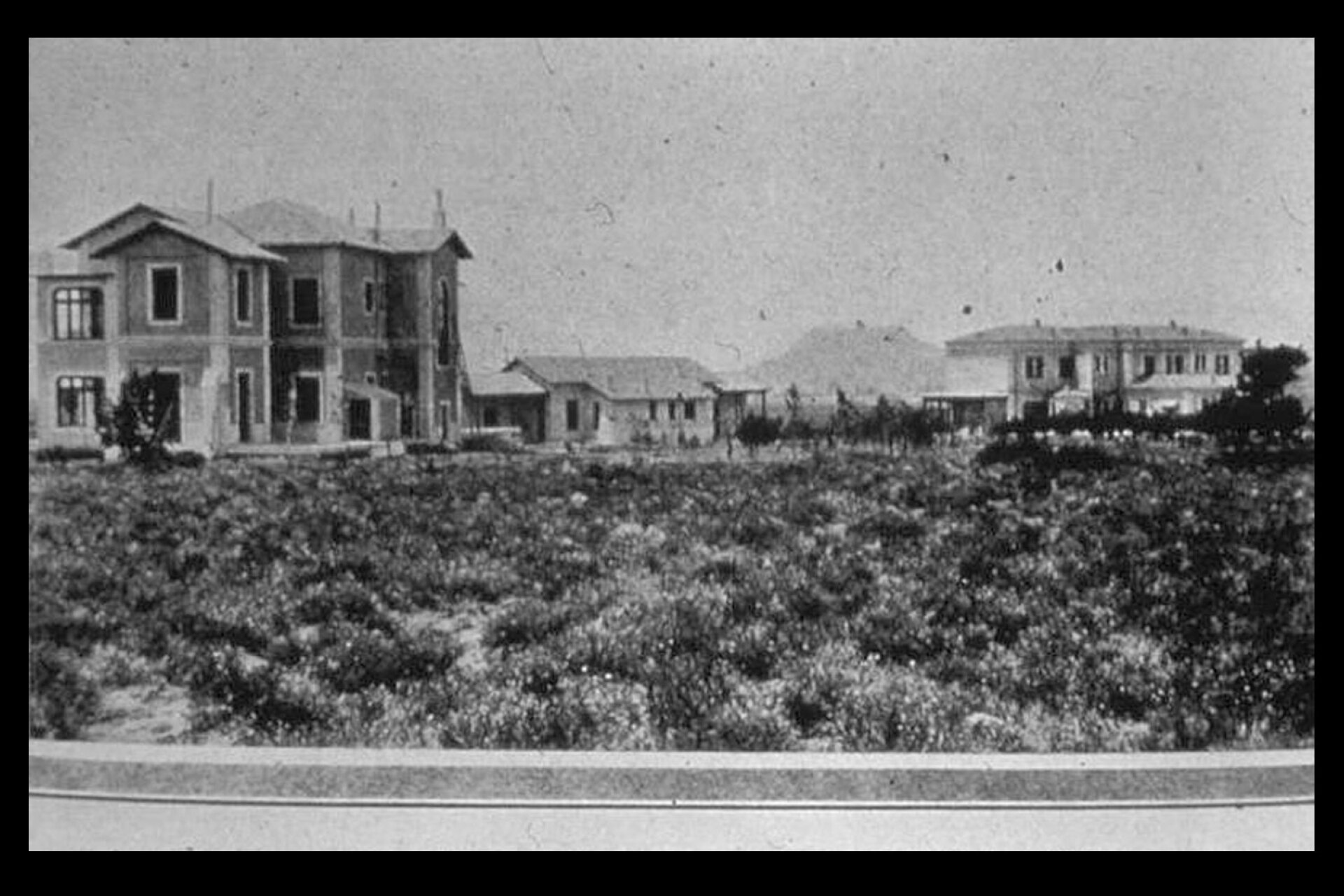 Τα πρώτα περίπτερα της Σωτηρίας κατά τη φάση της ανοικοδόμησής τους