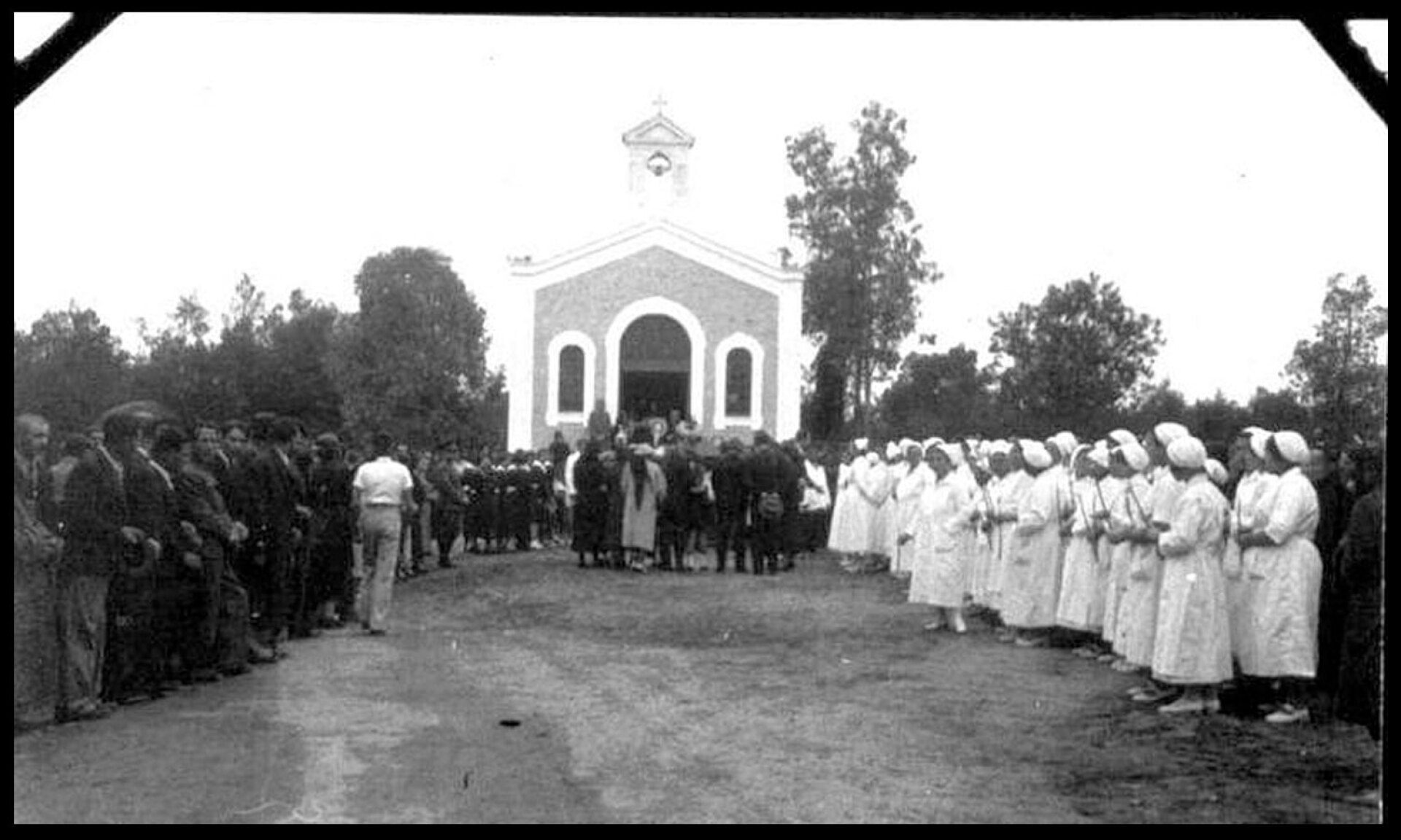 Η περιφορά του επιταφίου από το εκκλησάκι της Αγίας Σοφίας