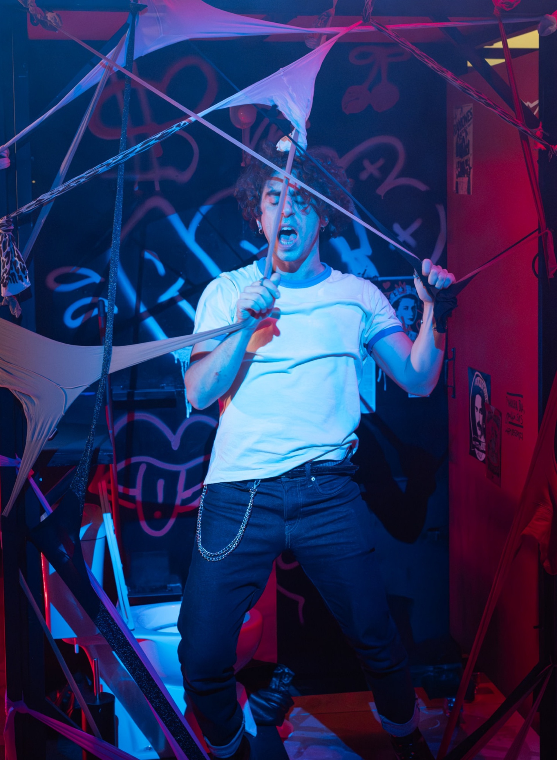 O Άγγελος-Προκόπιος Νεράντζης στο «Πήδημα» στο θέατρο Πόρτα