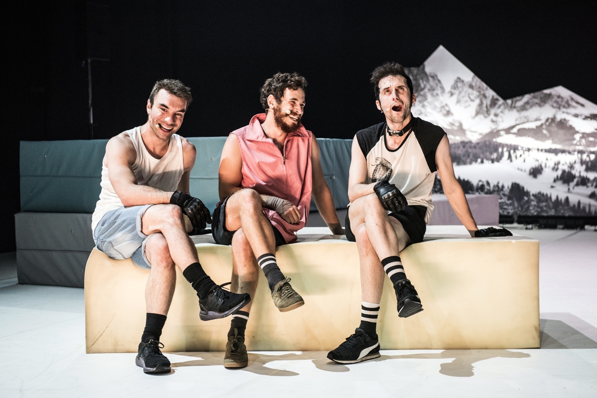 «Τα Σκυλιά» του Ανέστη Αζά στο Θέατρο Κιβωτός