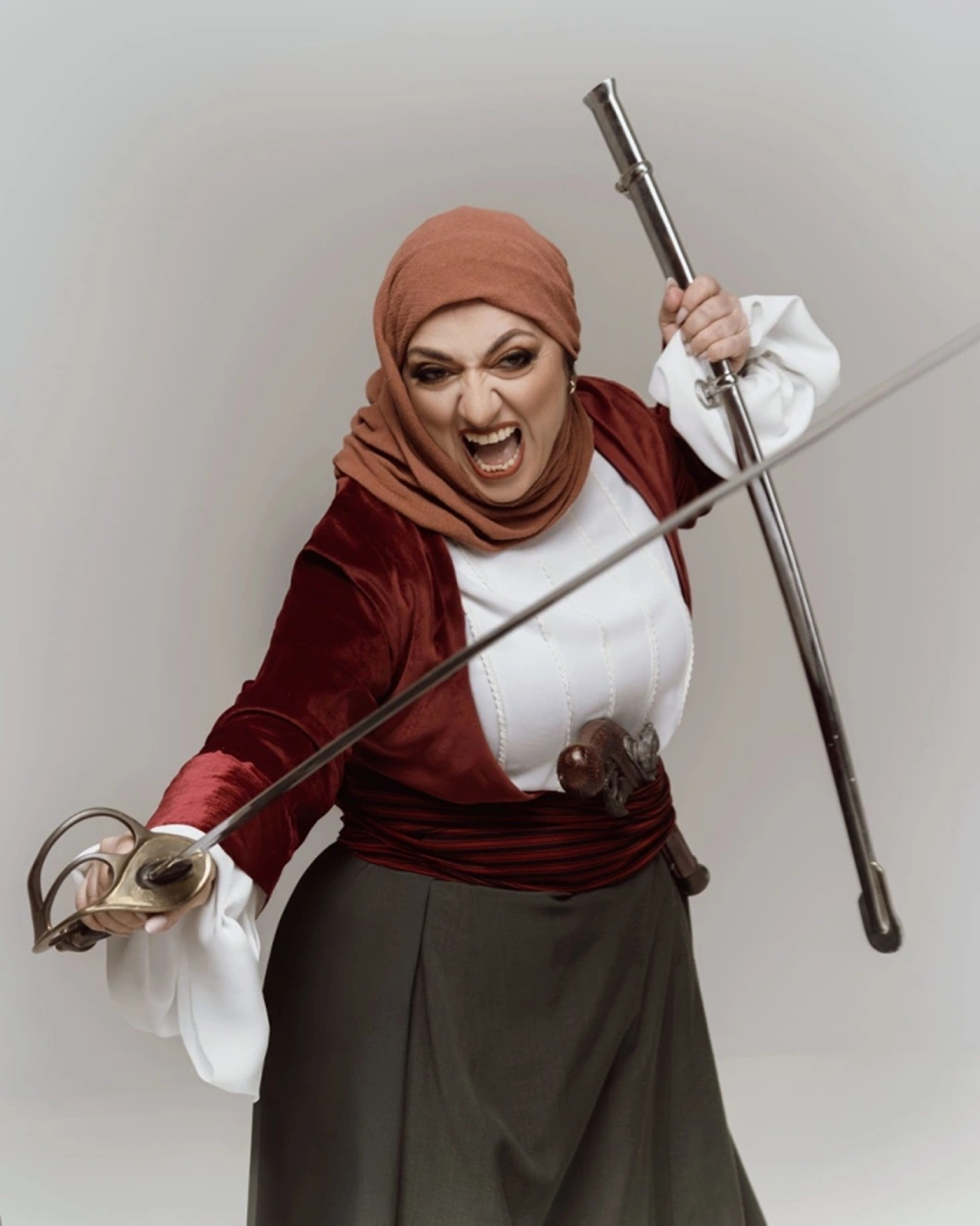 H Σοφία Μουτίδου στο Χούγια ή θάνατος στο θέατρο Αργώ 