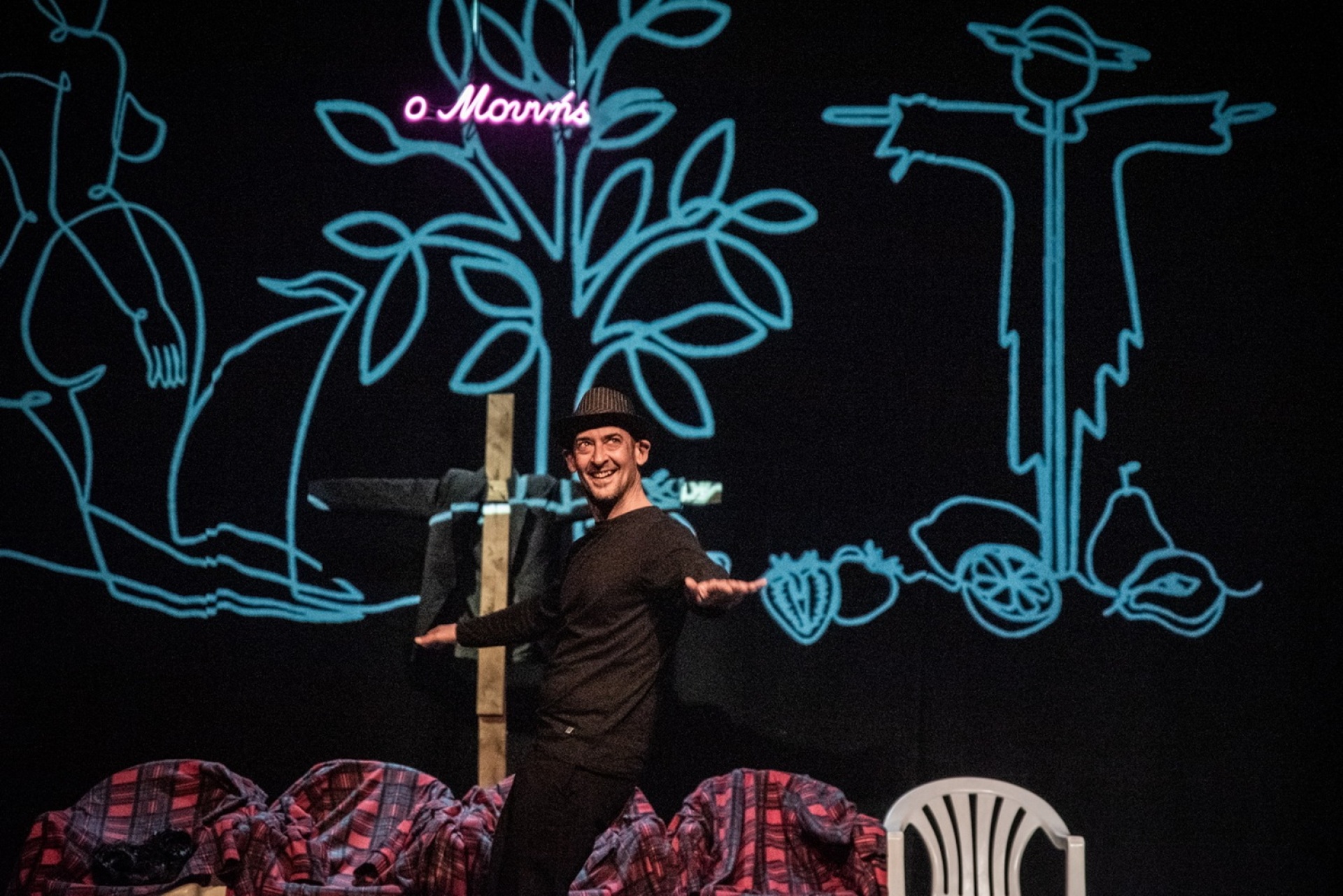 Ο Μουνής της Λένας Κιτσοπούλου στο Olvio