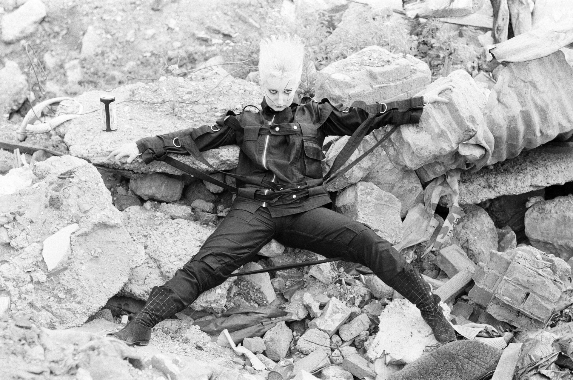 Η Πάμελα Ρουκ, κατά κόσμον Τζόρνταν, με μαλλί Ρόμπερτ Λομπέτα και ρούχα Βίβιαν Γουέστγουντ το 1977