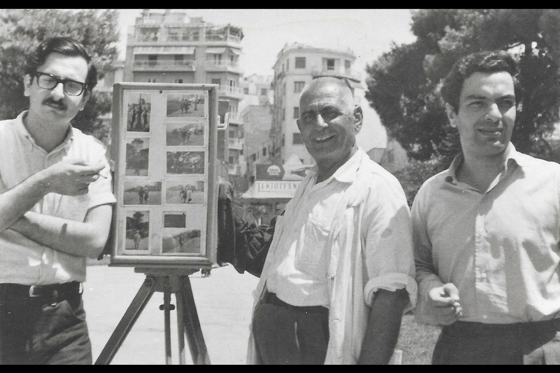 O ∆ιονύσης Σαββόπουλος με τον Μάνο Λοΐζο στην παραλία της Θεσσαλονίκης