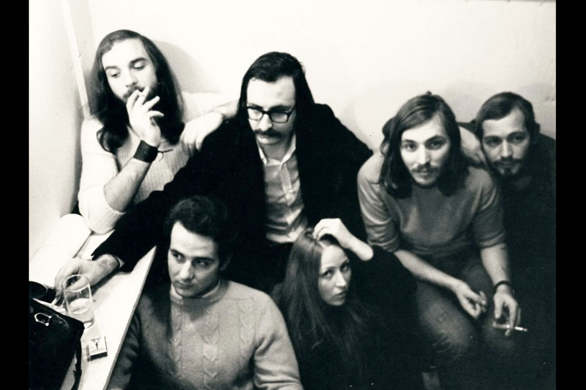 Από πίσω αριστερά: Βασίλης Ντάλλας, Διονύσης Σαββόπουλος, János Lambizi, Σπύρος Καζιάνης. Από μπροστά αριστερά: Νίκος Μουρίκης, Μαρίζα Κωχ