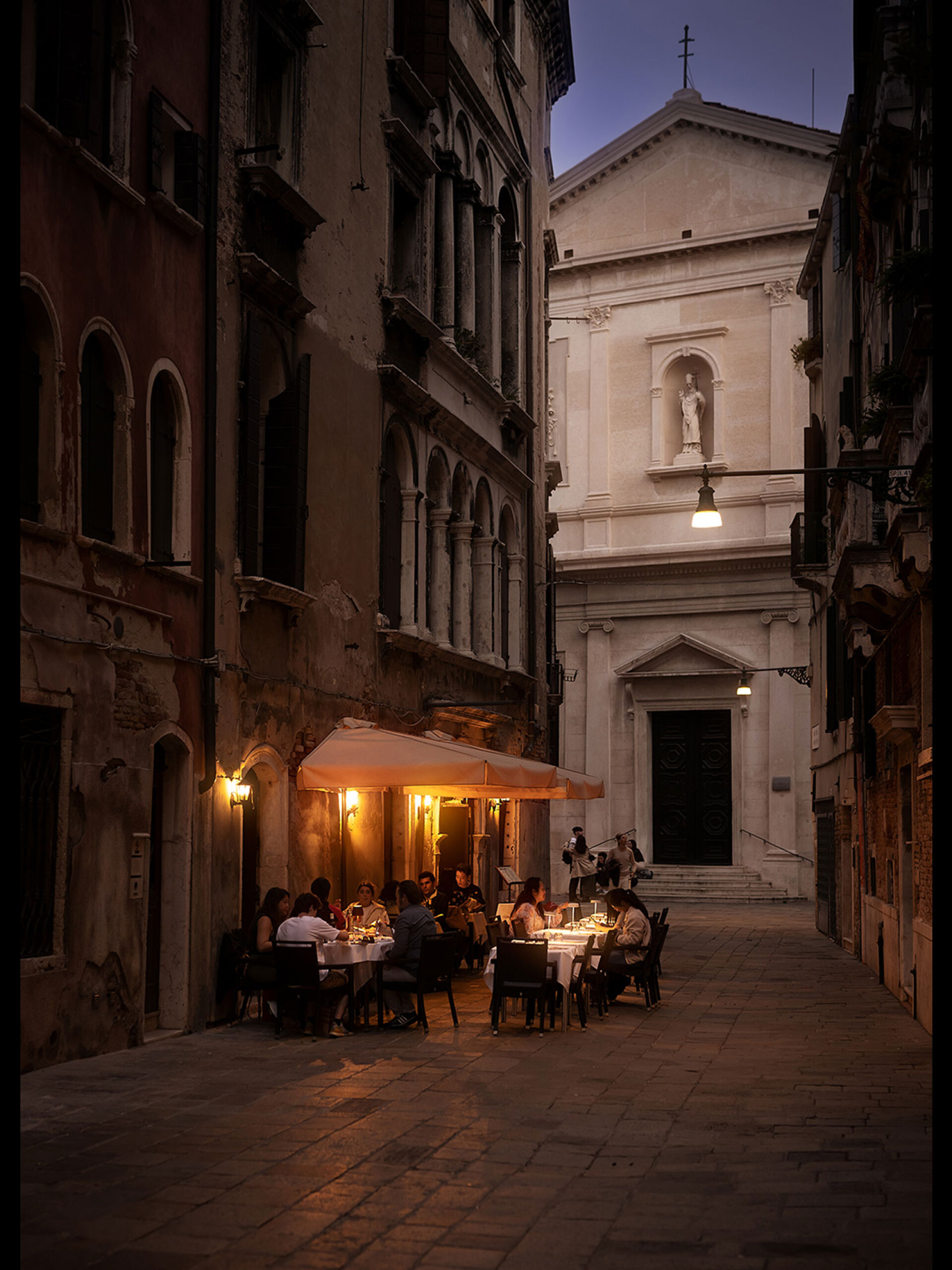 Τάσος Ανέστης: Ο φωτογράφος που φτιάχνει κόσμους με φως και σιωπή