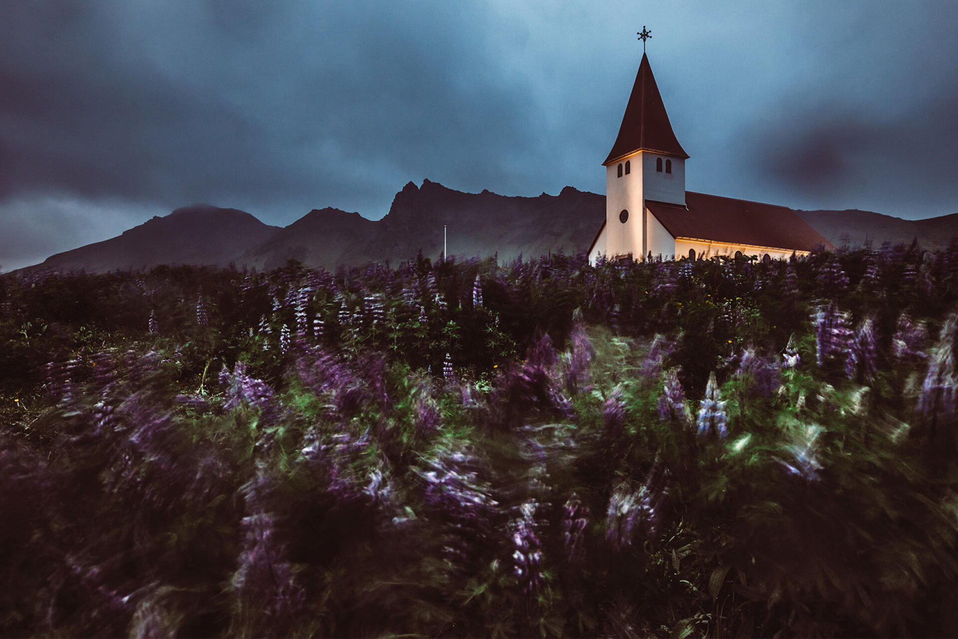 Τάσος Ανέστης: Ο φωτογράφος που φτιάχνει κόσμους με φως και σιωπή