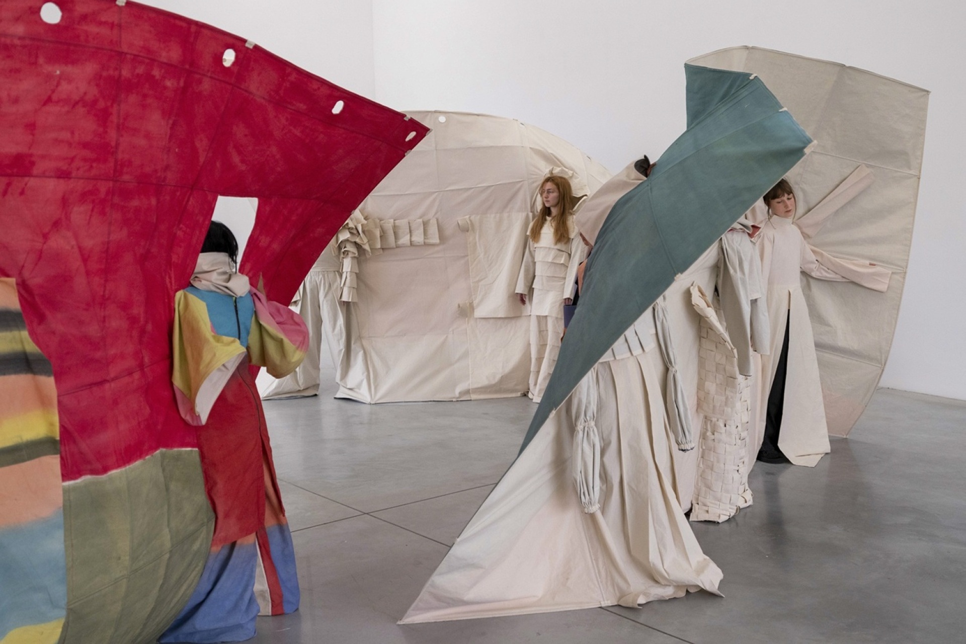 Νεφέλη Παπαδημούλη, Skinscapes, από την έκθεση «Ιn a bright green field» στο Μουσείο Μπενάκη