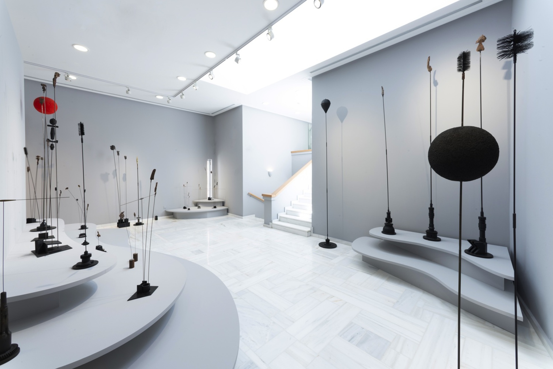 Takis, Σινιάλα, από την έκθεση “Takis 1∞” στο Μουσείο Σύγχρονης Τέχνης στην Άνδρο. 