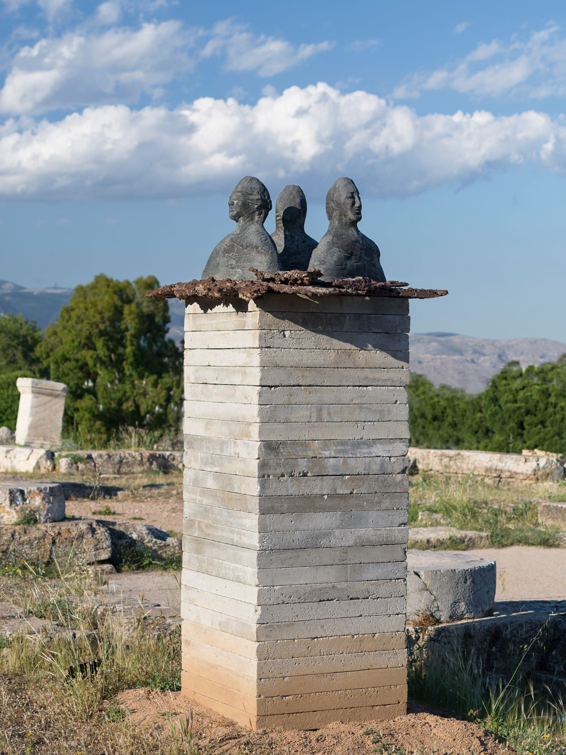 Η τρισυπόστατη Εκάτη, θεά του φεγγαριού