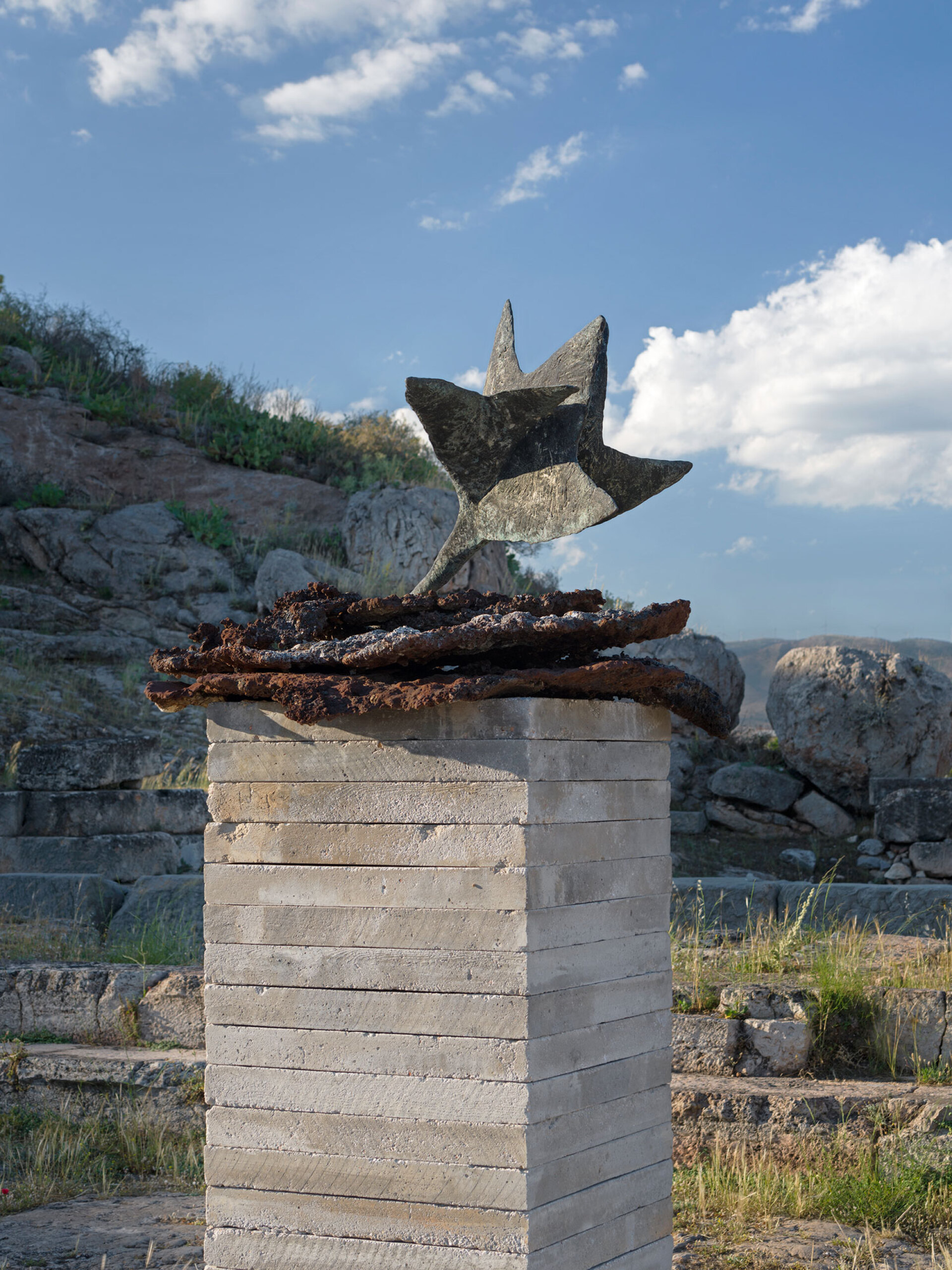 Ο Νάρκισσος, το λουλούδι που έσκυψε να κόψει η Περσεφόνη πριν την αρπάξει ο Άδης