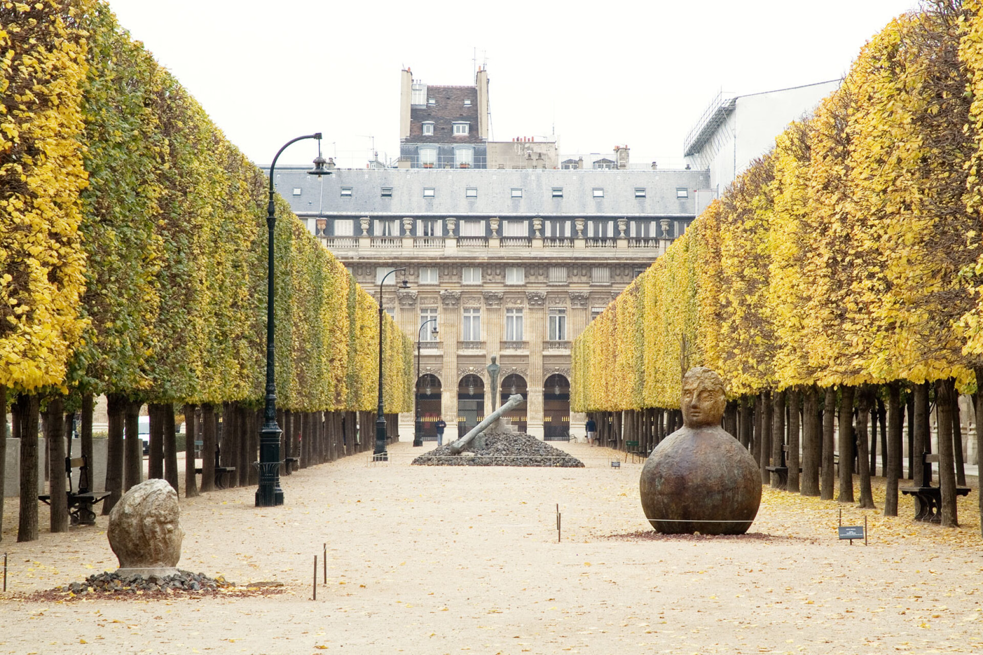 Η έκθεση στους κήπους στο Παλέ Ρουαγιάλ