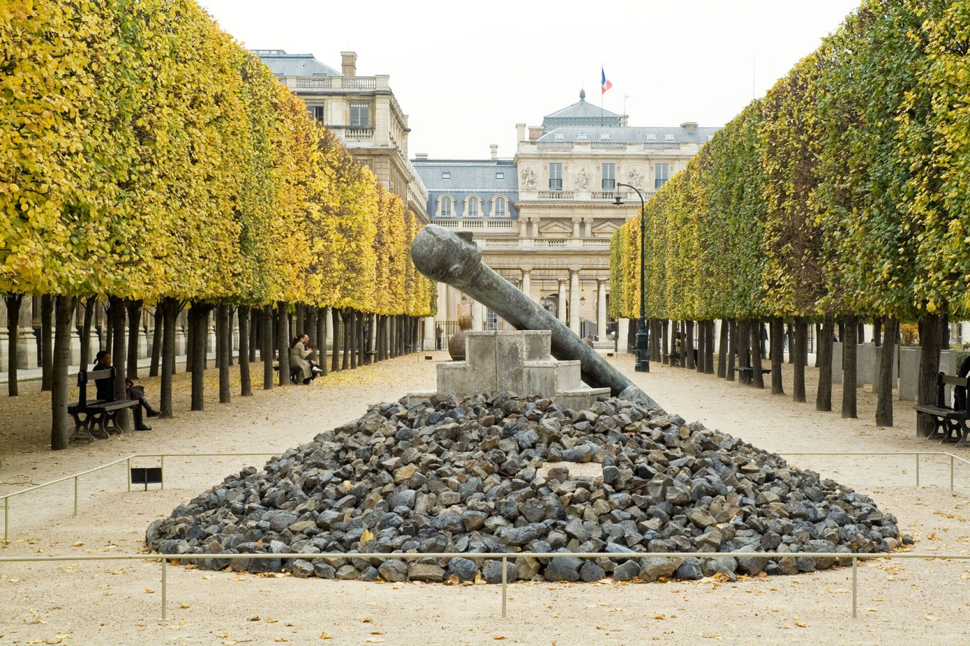 Η έκθεση στους κήπους στο Παλέ Ρουαγιάλ