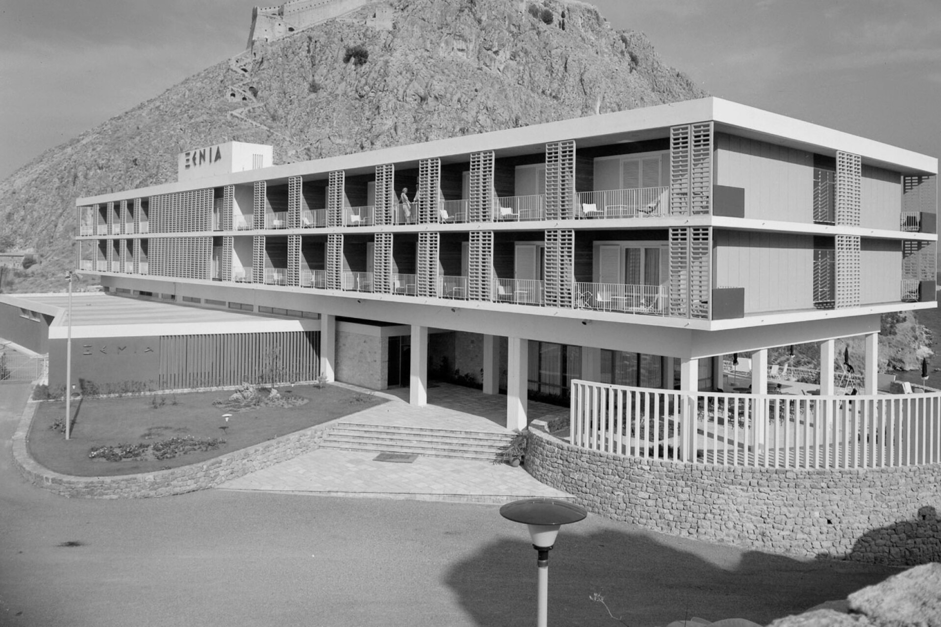 Το Ξενία στην Ακροναυπλία, 1961/Αρχιτέκτονας: Ιωάννης Β. Τριανταφυλλίδης