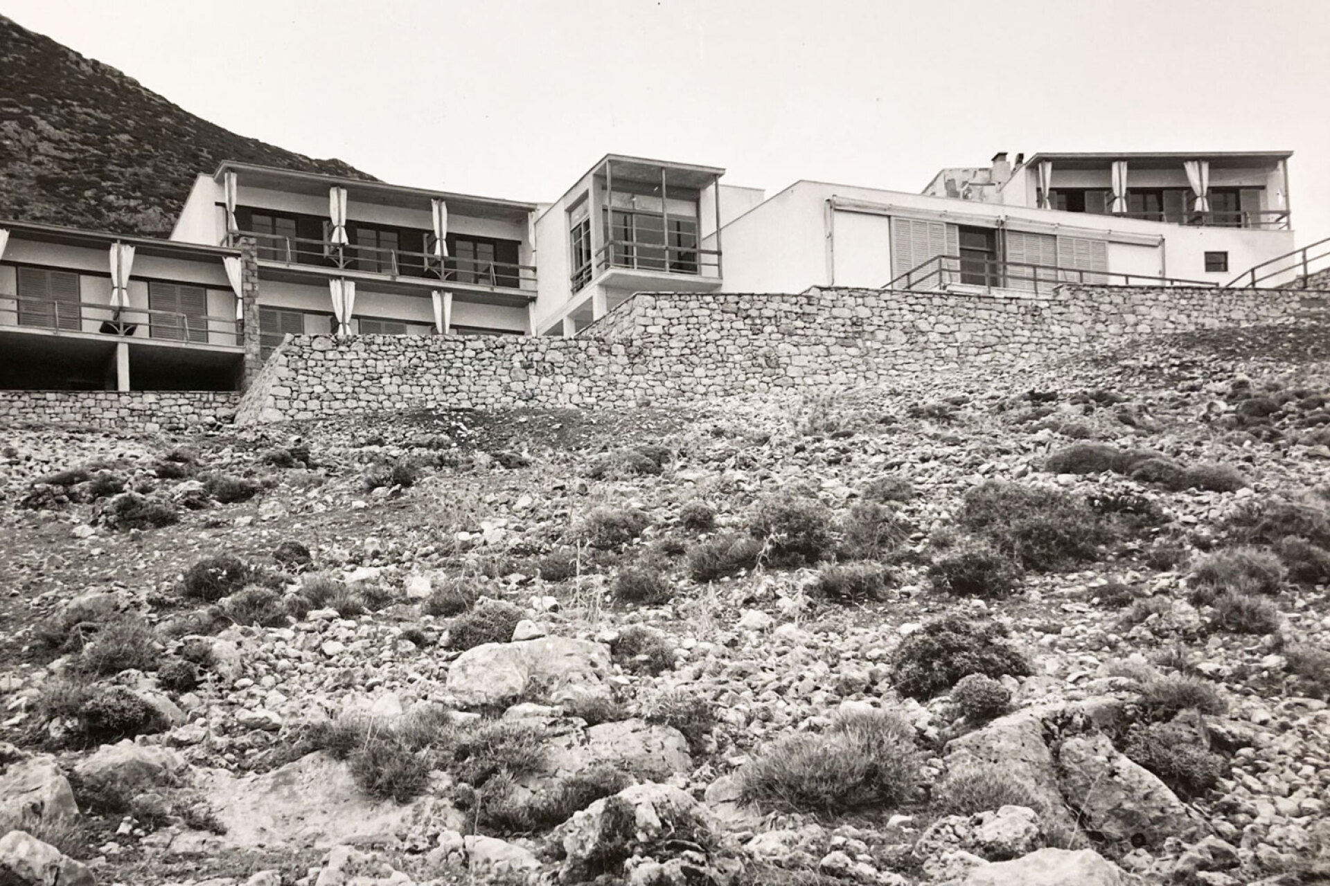 Ξενία Δελφών/Αρχιτέκτονας: Dimitris Pikionis - Συνεργαζόμενος Αρχιτέκτονας: Alexis N. Papageorgiou